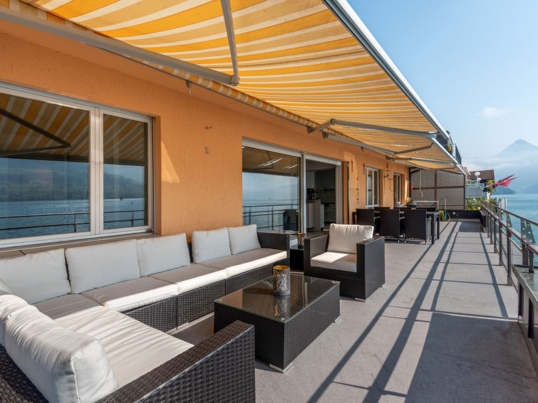 interhome-Seestern direkt am See