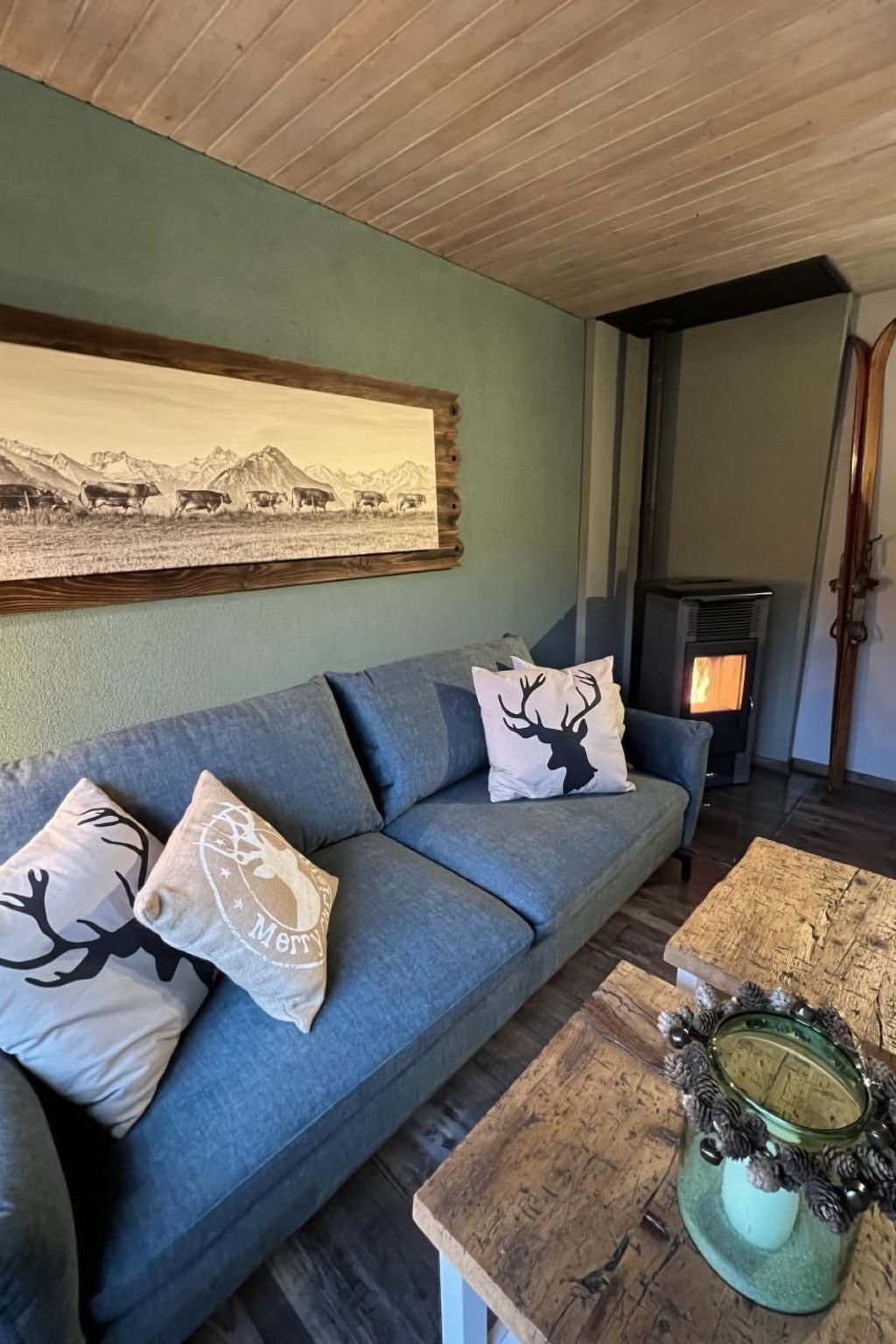 interhome-Berg-Ferienwohnung  im Chalet  Zirbeli