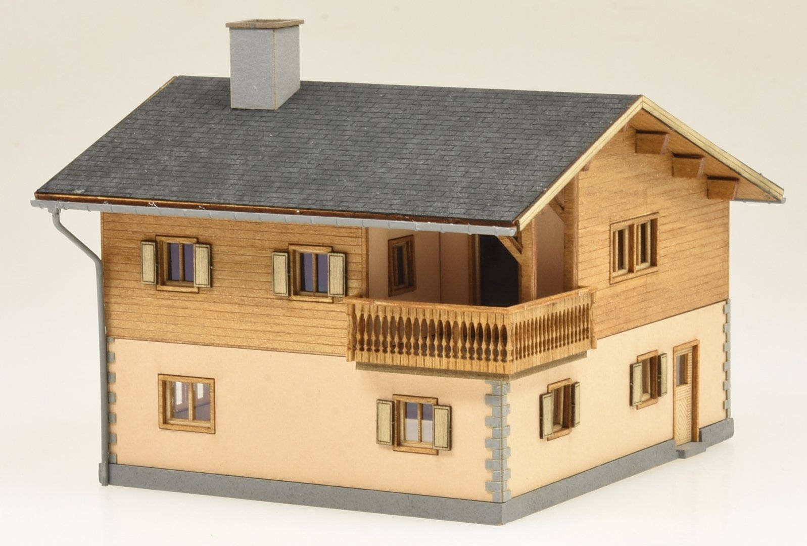 Modellbausatz Bündner Wohnhaus „Chesa Cratschla“ 1:87 3