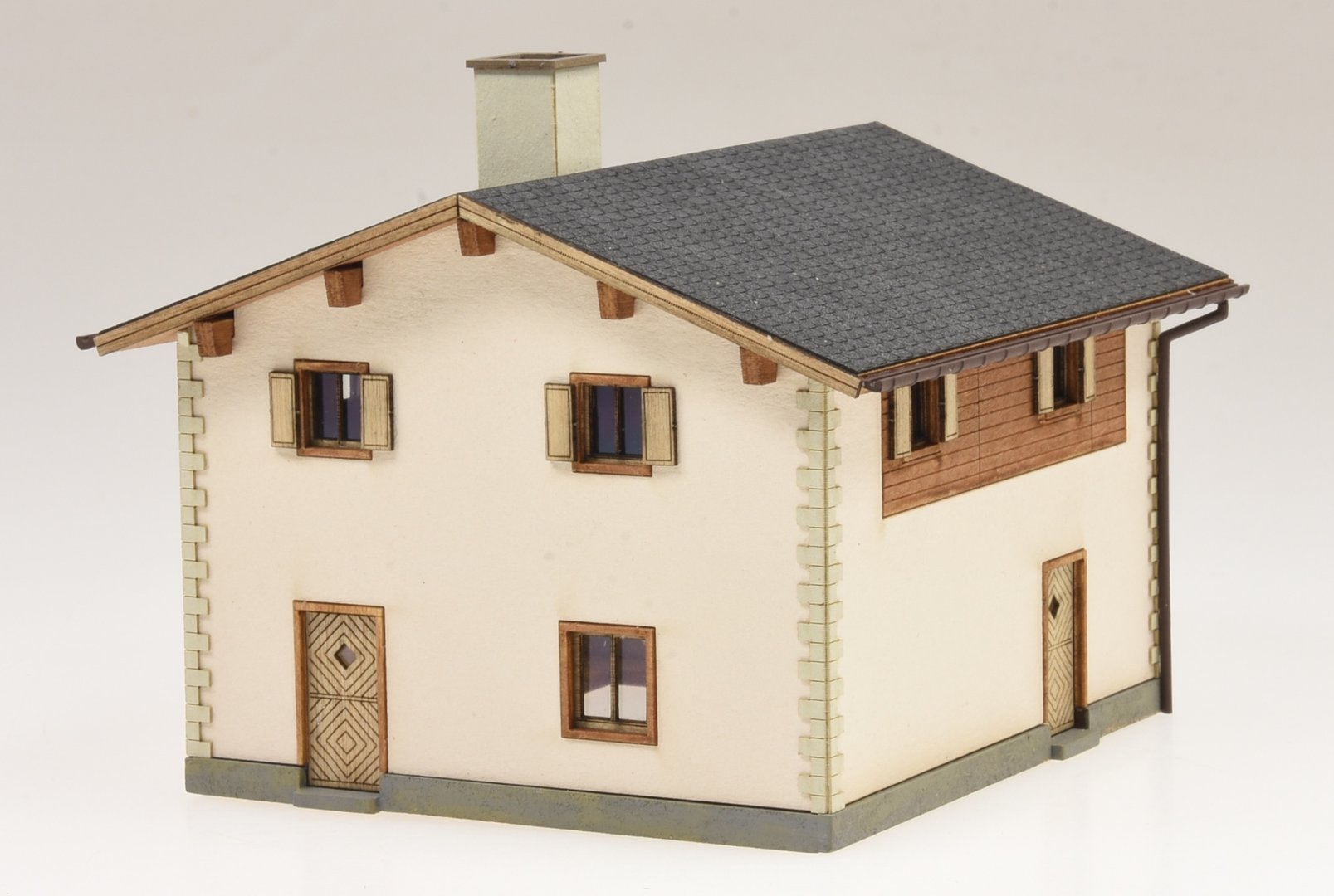 Modellbausatz Bündner Wohnhaus "Chesa Alvra" 1:87
