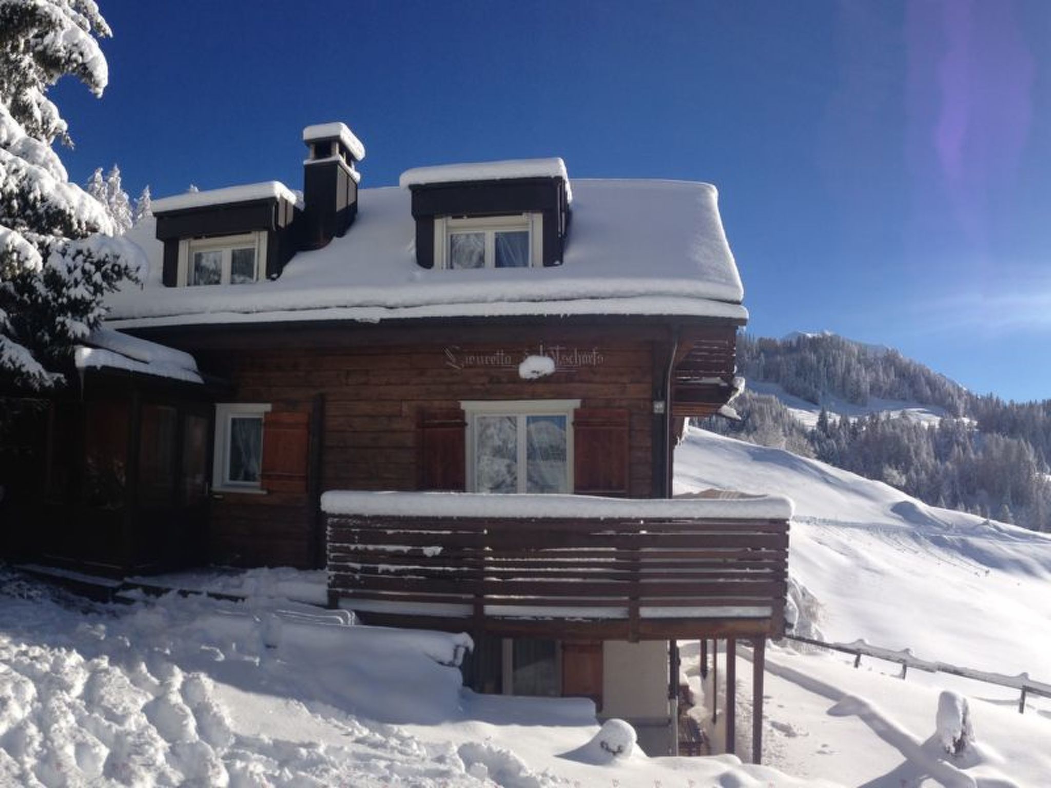 interhome-Chalet Lieuretta da Tscharfs, (Feldis),
