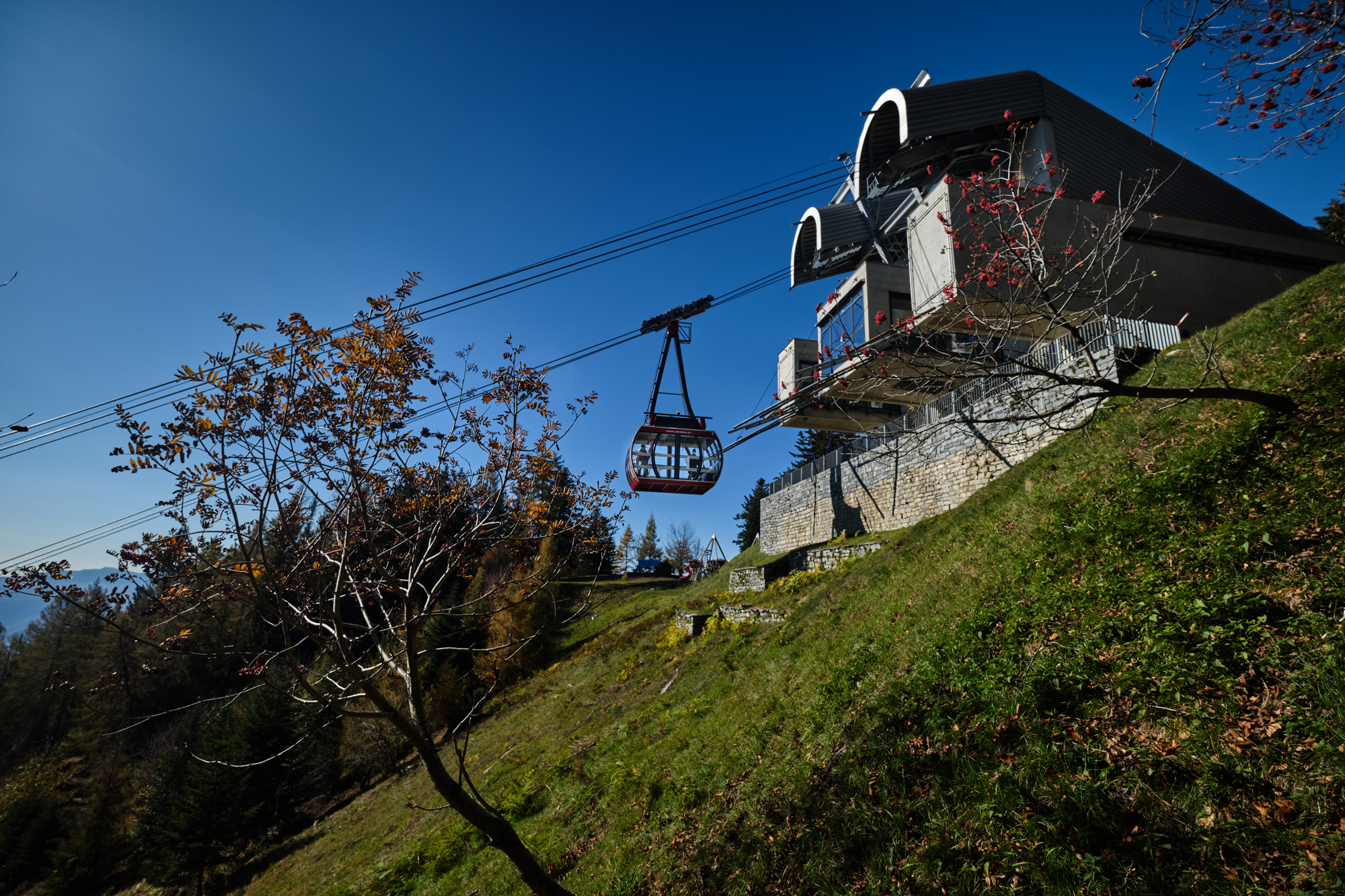 Cardada Cimetta Seilbahn bei Lugano im Herbst