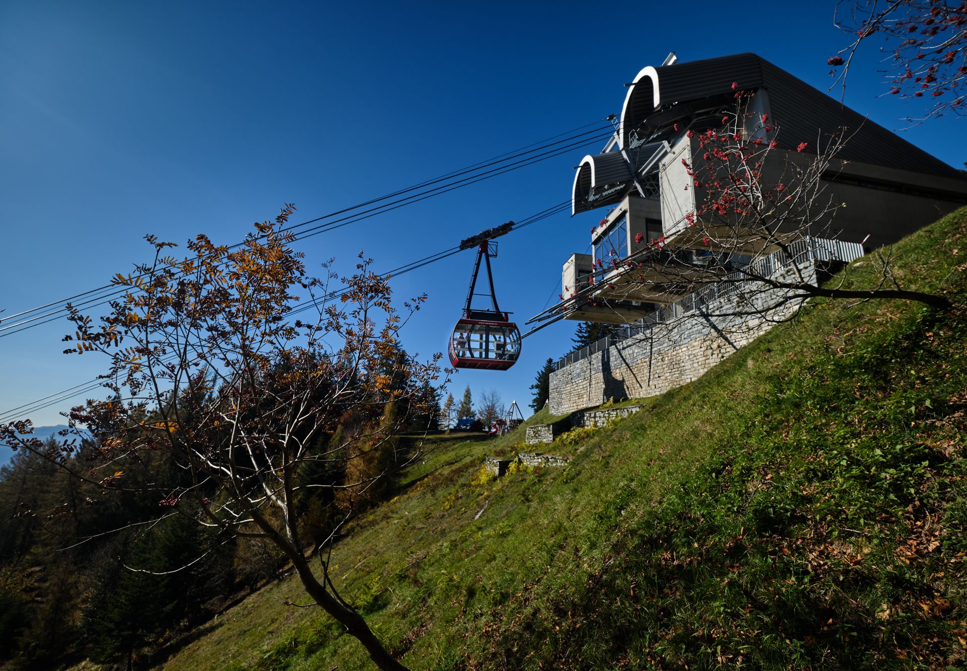 Cardada Cimetta Seilbahn bei Lugano im Herbst