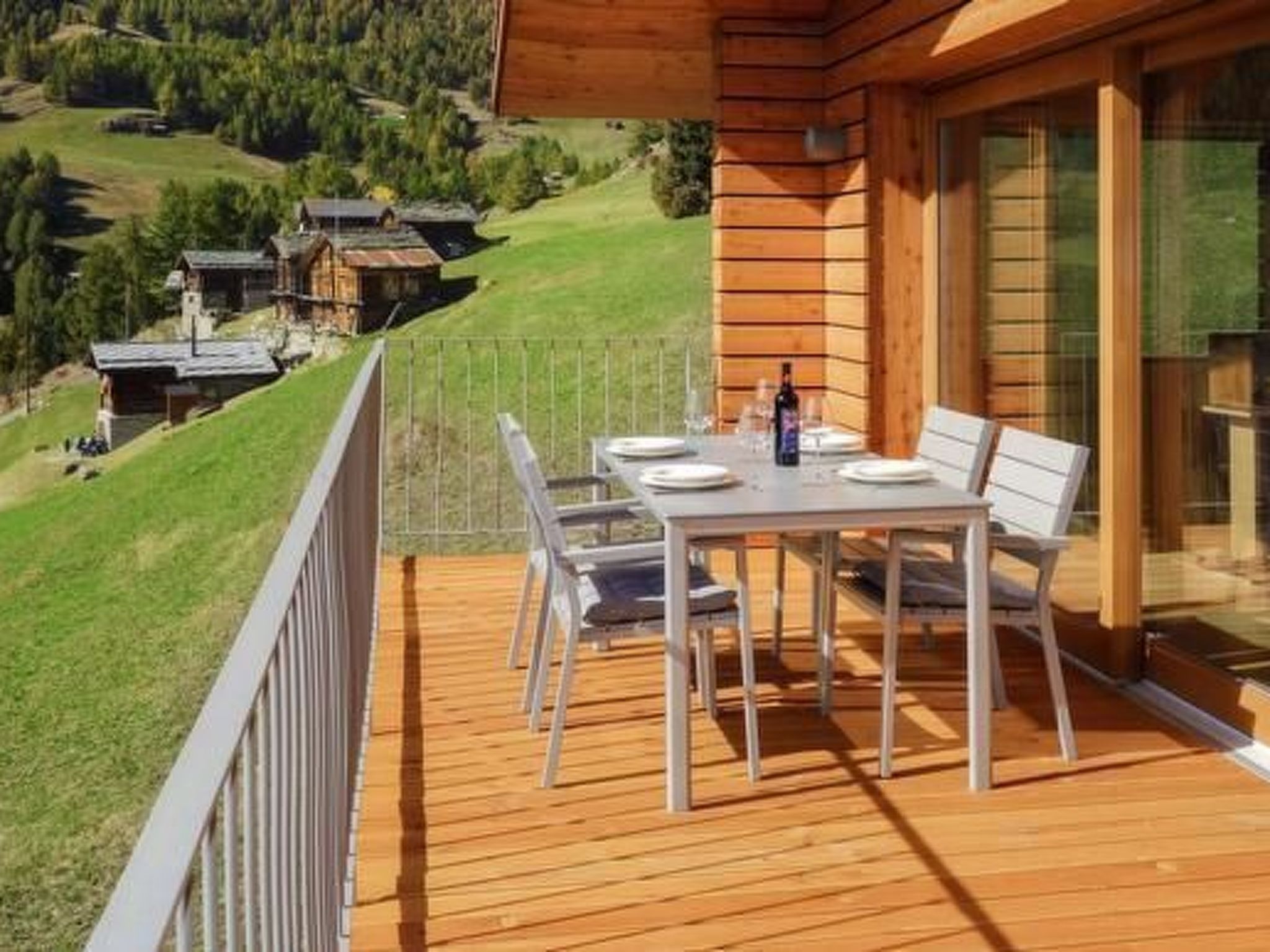 interhome-Chalet mit Blick auf die Berge