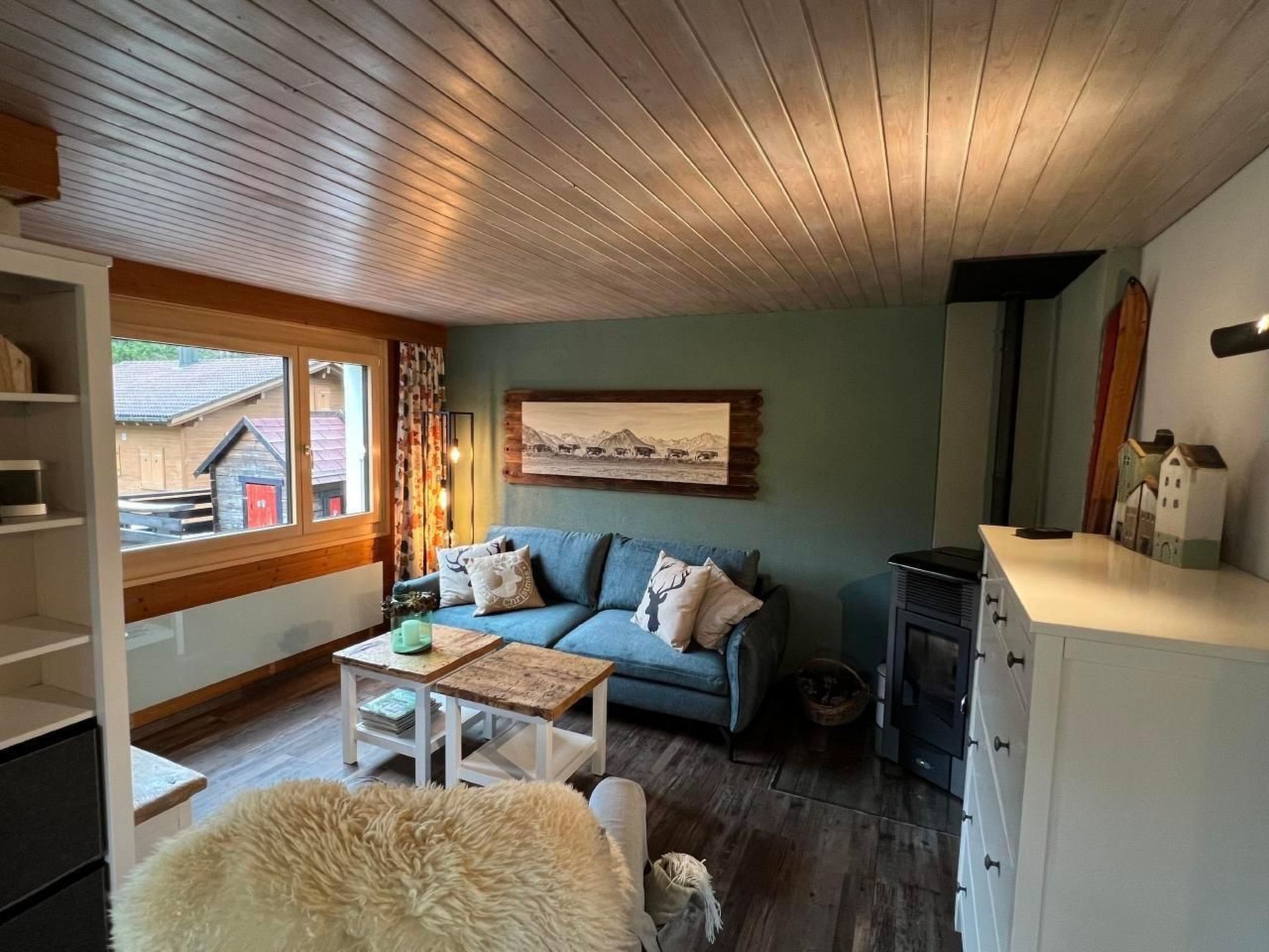 interhome-Berg-Ferienwohnung  im Chalet  Zirbeli