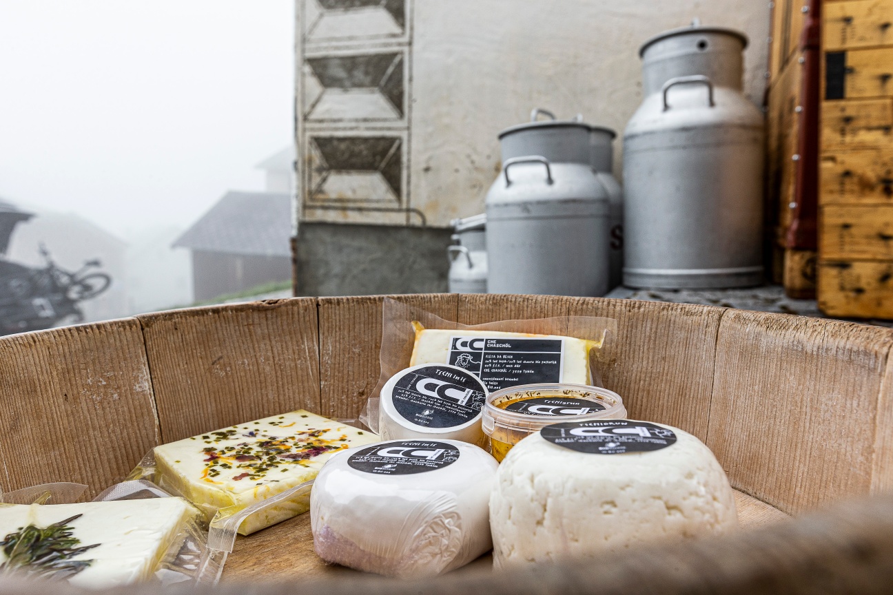 So ein Käse! Che chaschöl! Milch- und Käsespezialitäten aus Tschlin.