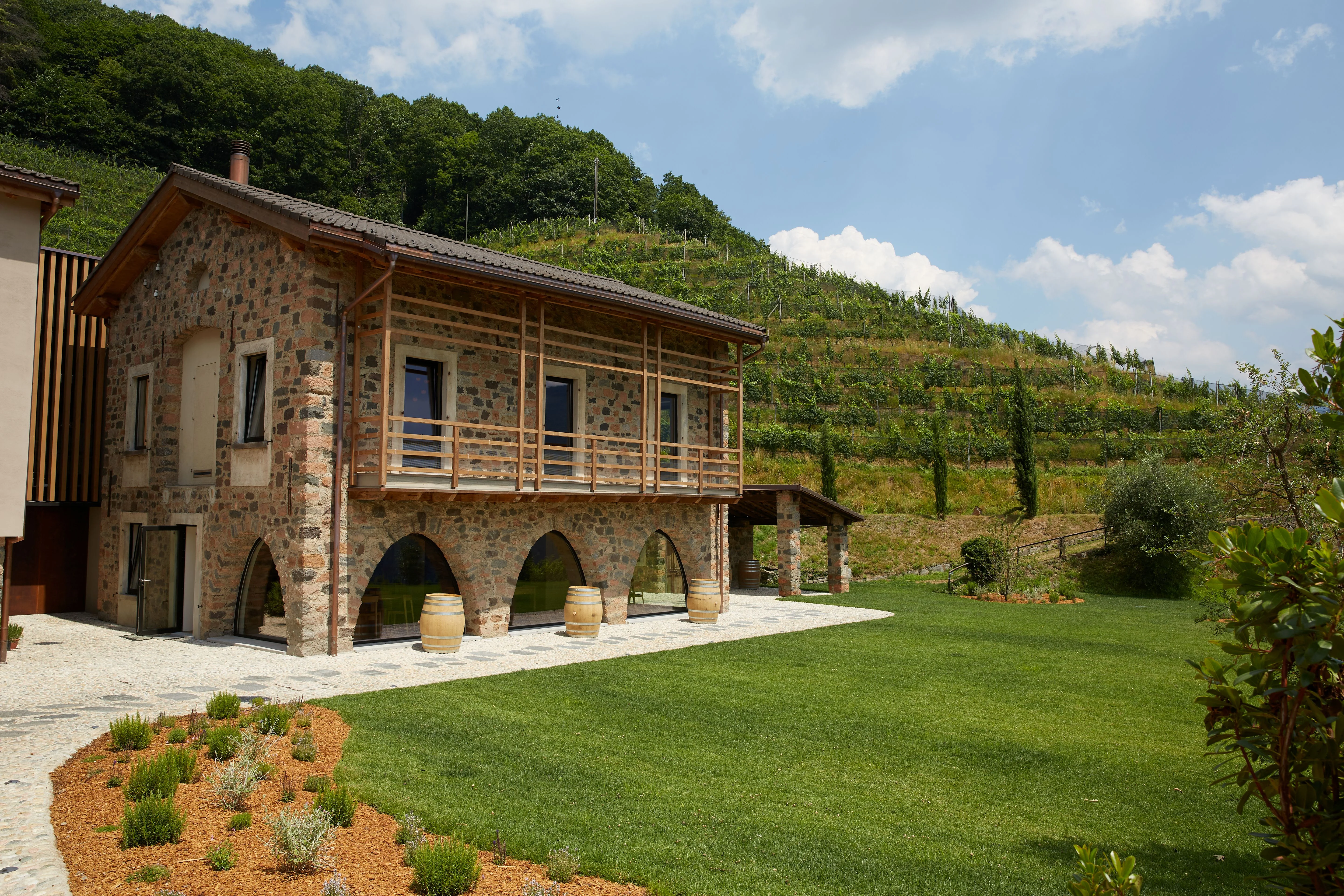 mys-Wine & Dine - Tenuta Castello di Morcote -Cantina (esterno)
