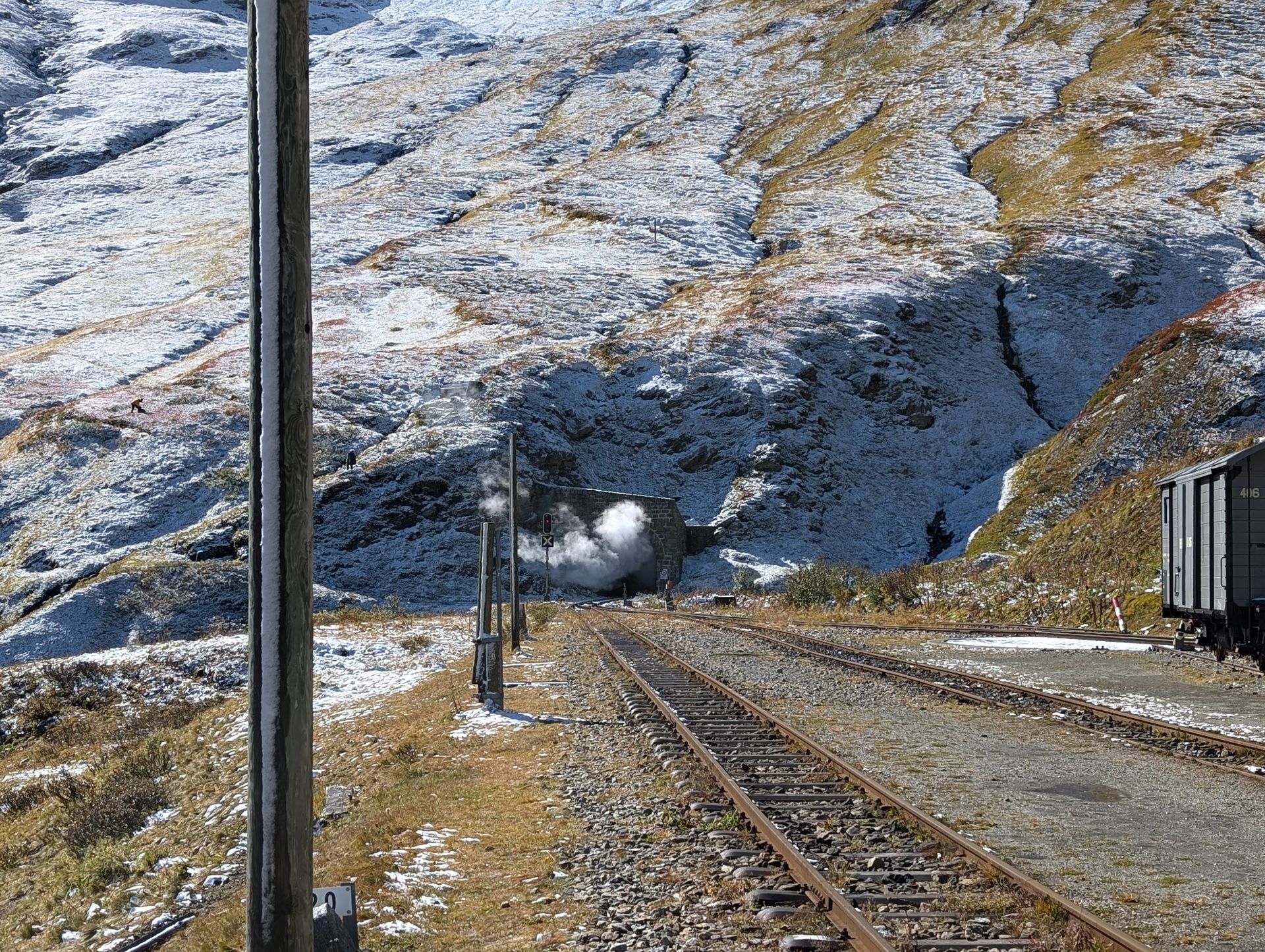 Furka Blick zum Tunnel.jpg