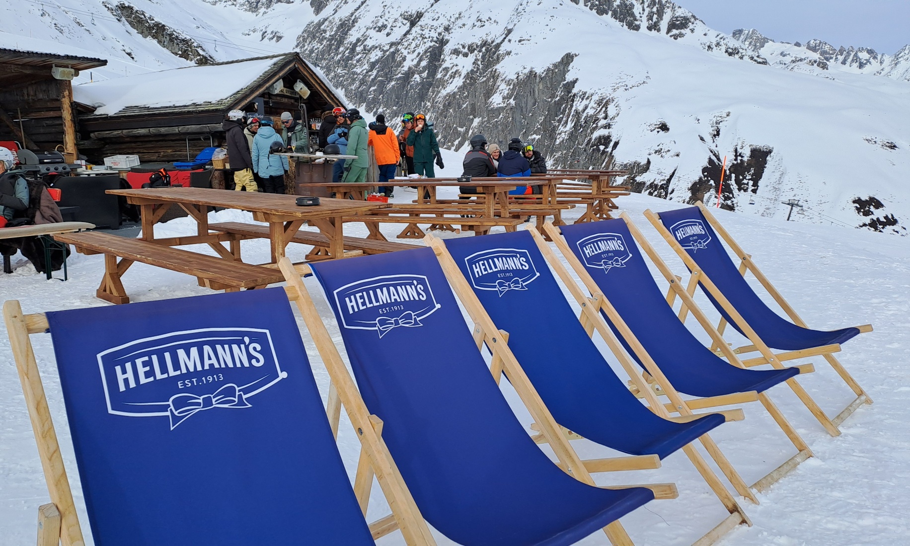 “Tegia Dil Nurser” slopeside bar