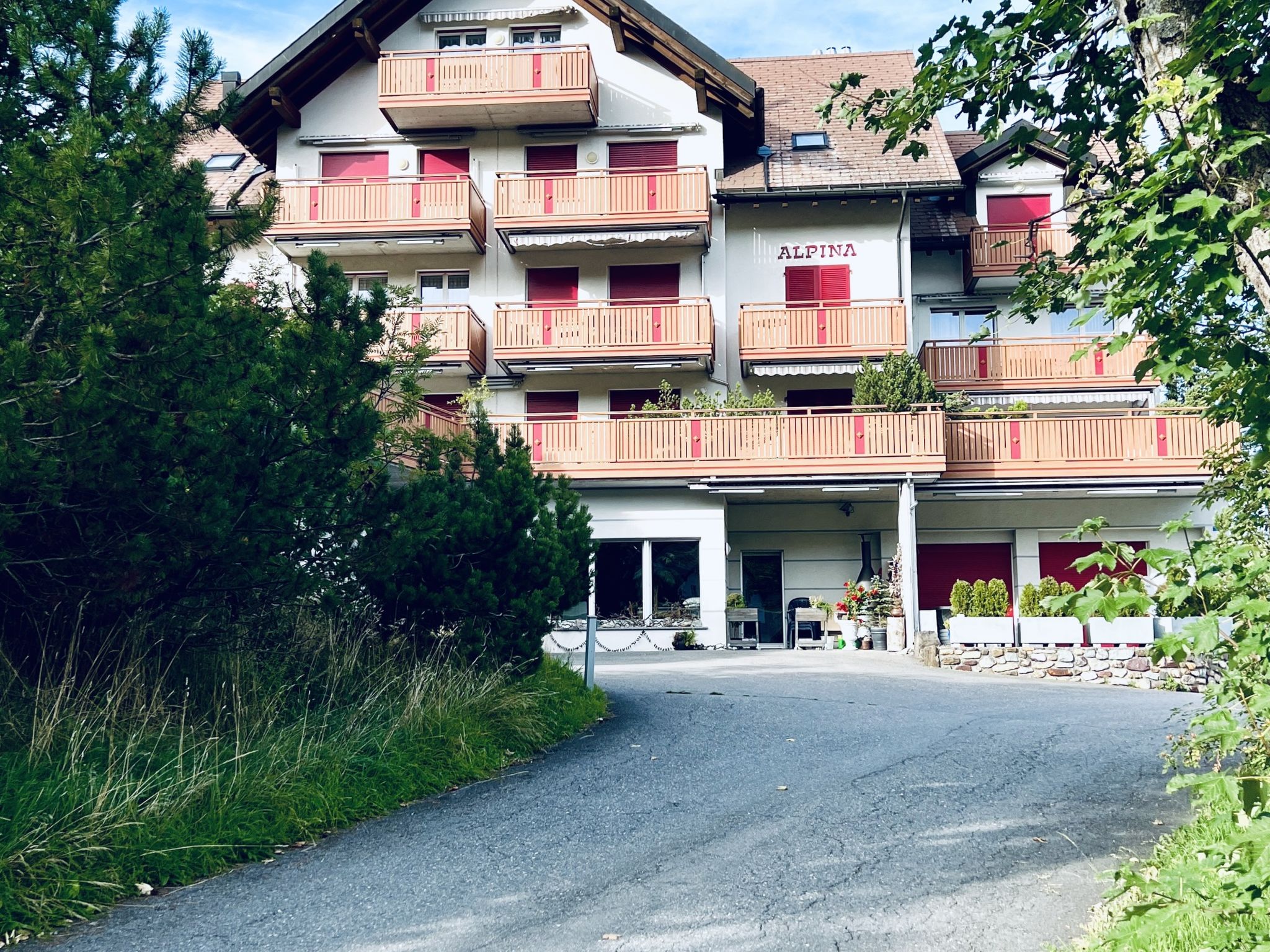 interhome-Haus Alpina (CharmingStay). 2.5-Zimmerwohnung mit zwei Balkonen