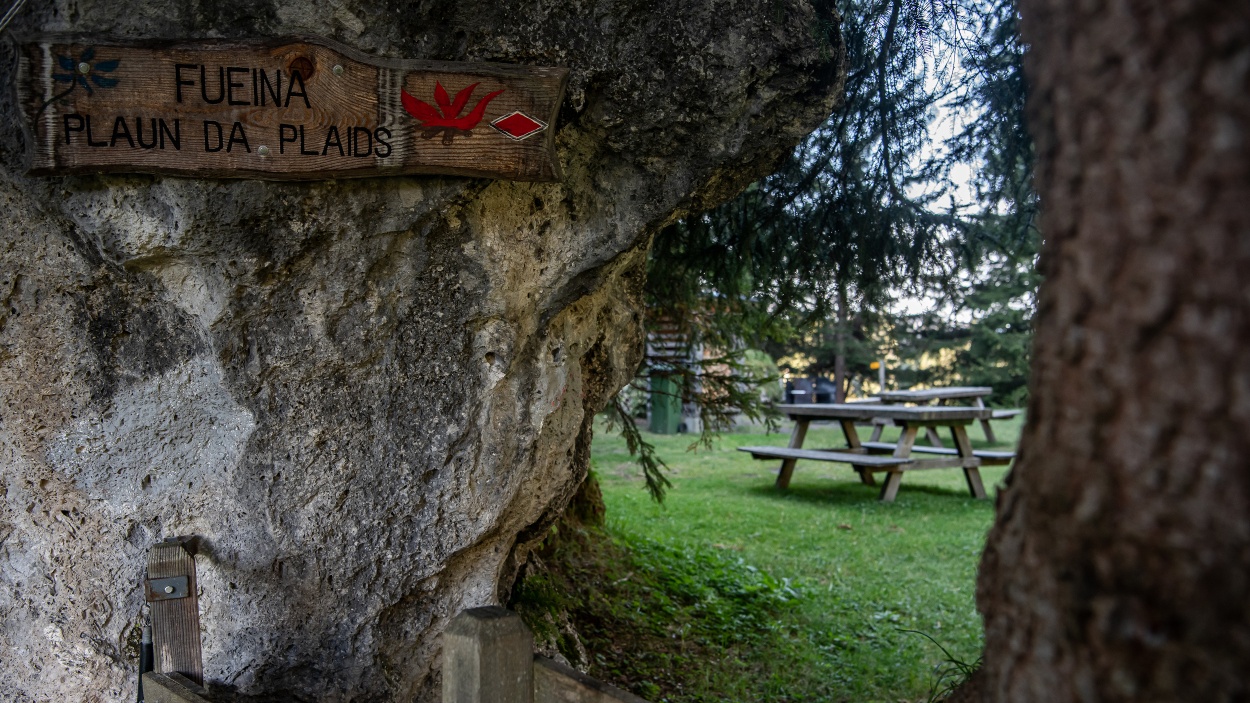 Plaun da Plaids fireplace, Brigels