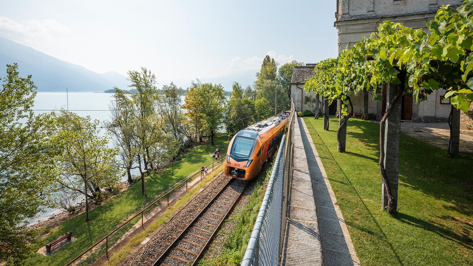 Treno Gottardo bei Lago Maggiore