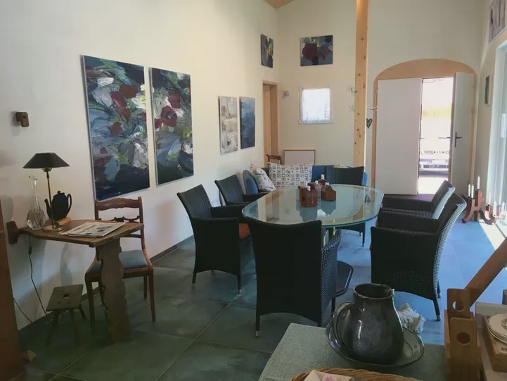 Zischtigs Café in Heidis Malatelier in Flond