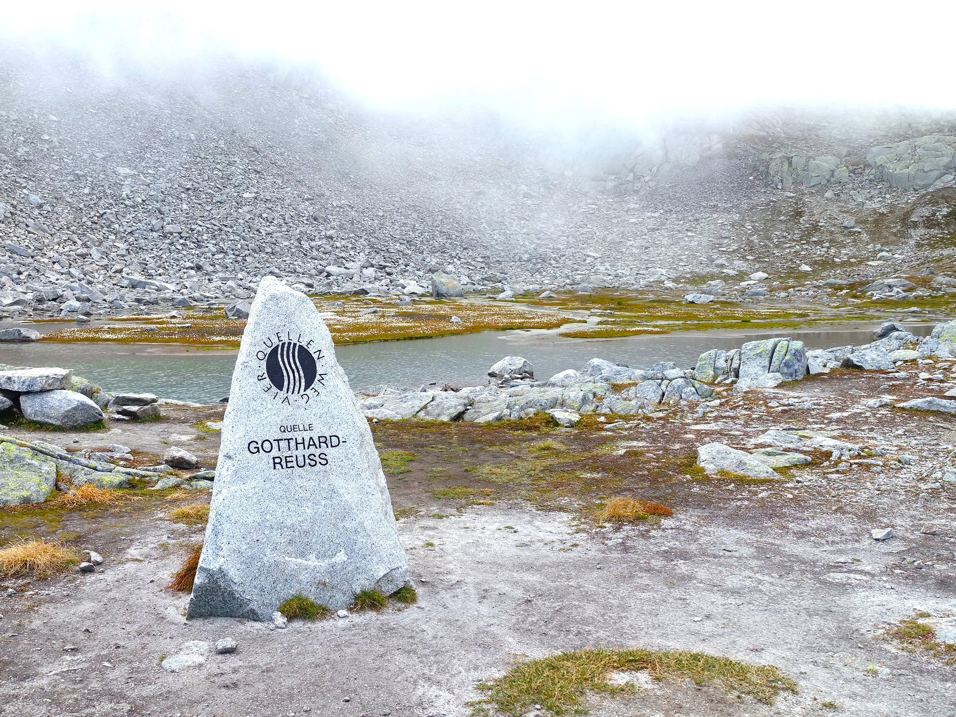 vier-quellen-weg-out-and-about-trekking-erlebnis-quelle-gotthardreus