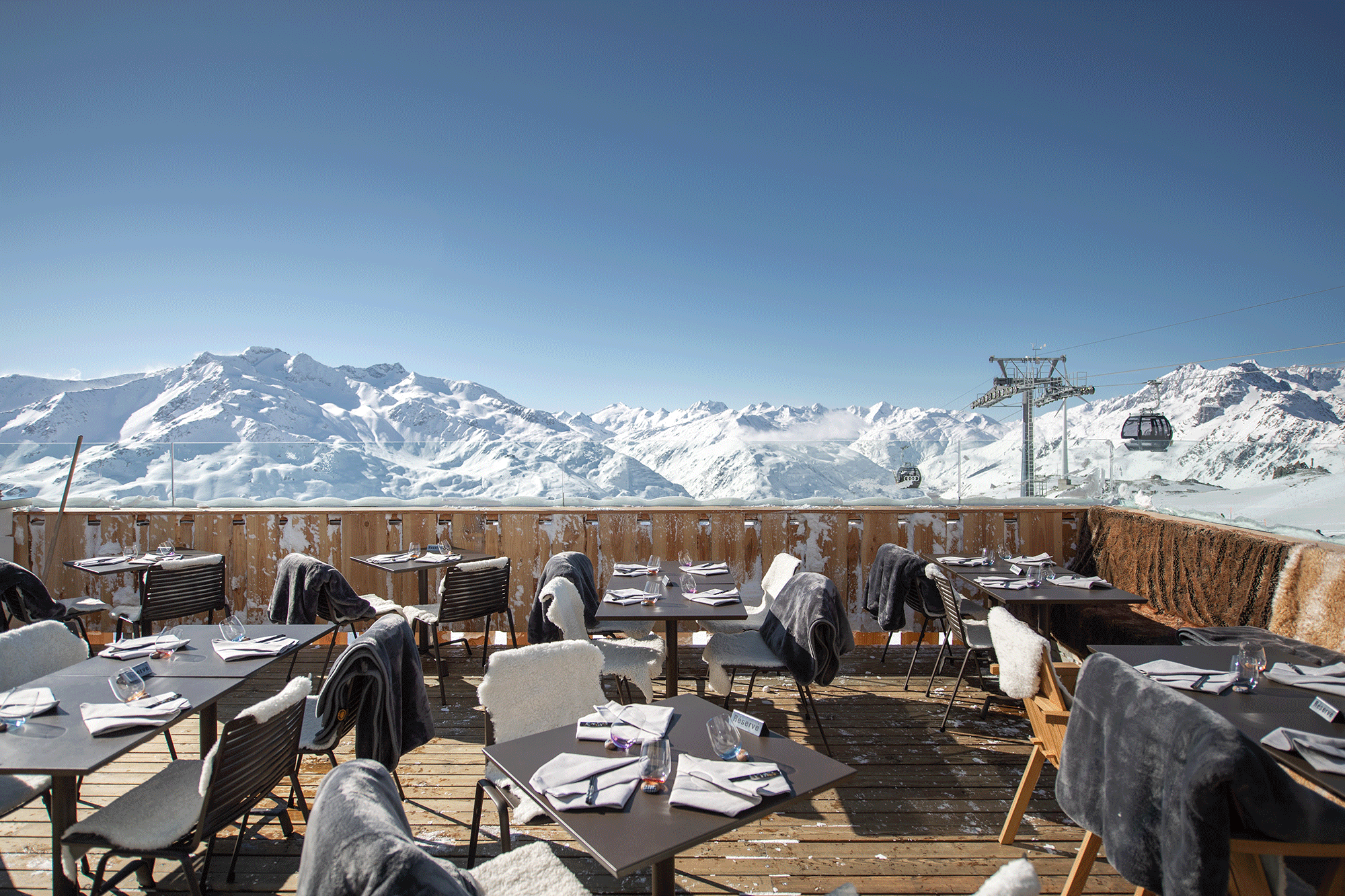 Restaurant Gütsch Andermatt mit Aussicht