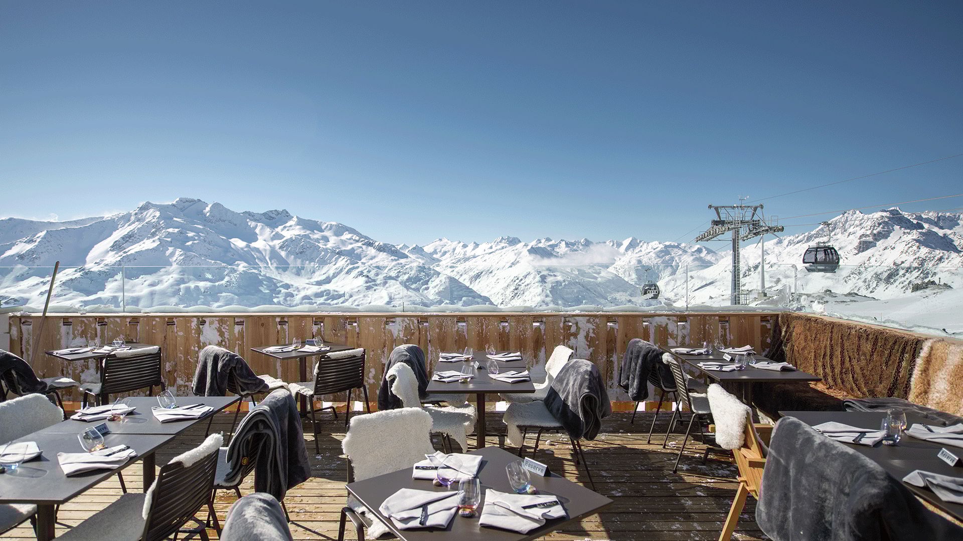 Restaurant Gütsch Andermatt mit Aussicht