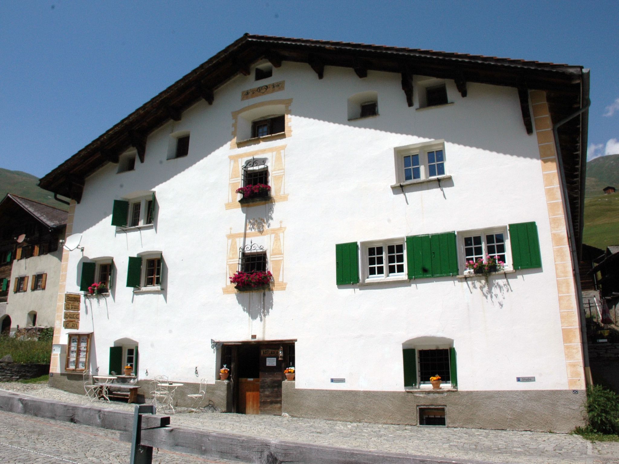 interhome-Ferienwohnungen im Schloss, (Nufenen),
