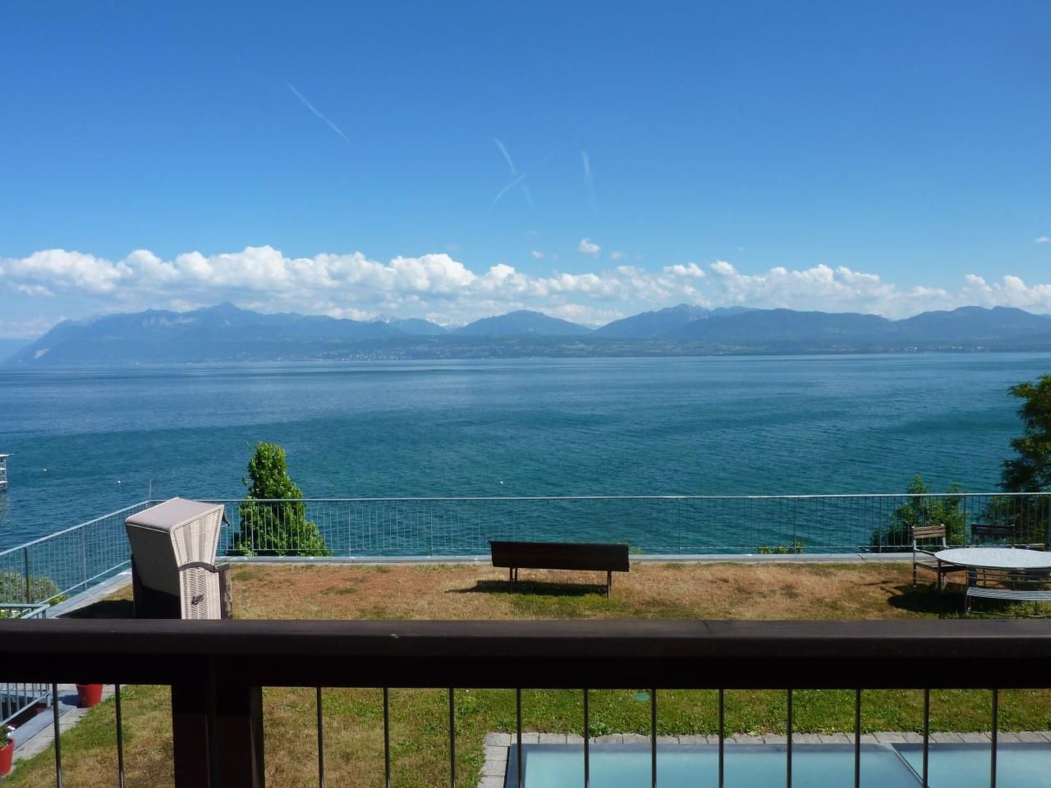 interhome-Chalet am See in St-Prex