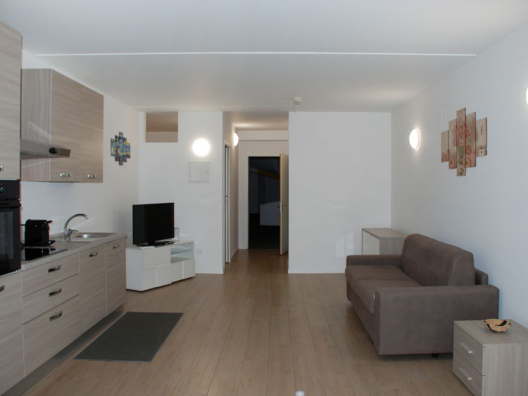 interhome-Charming Gardenview App. 102