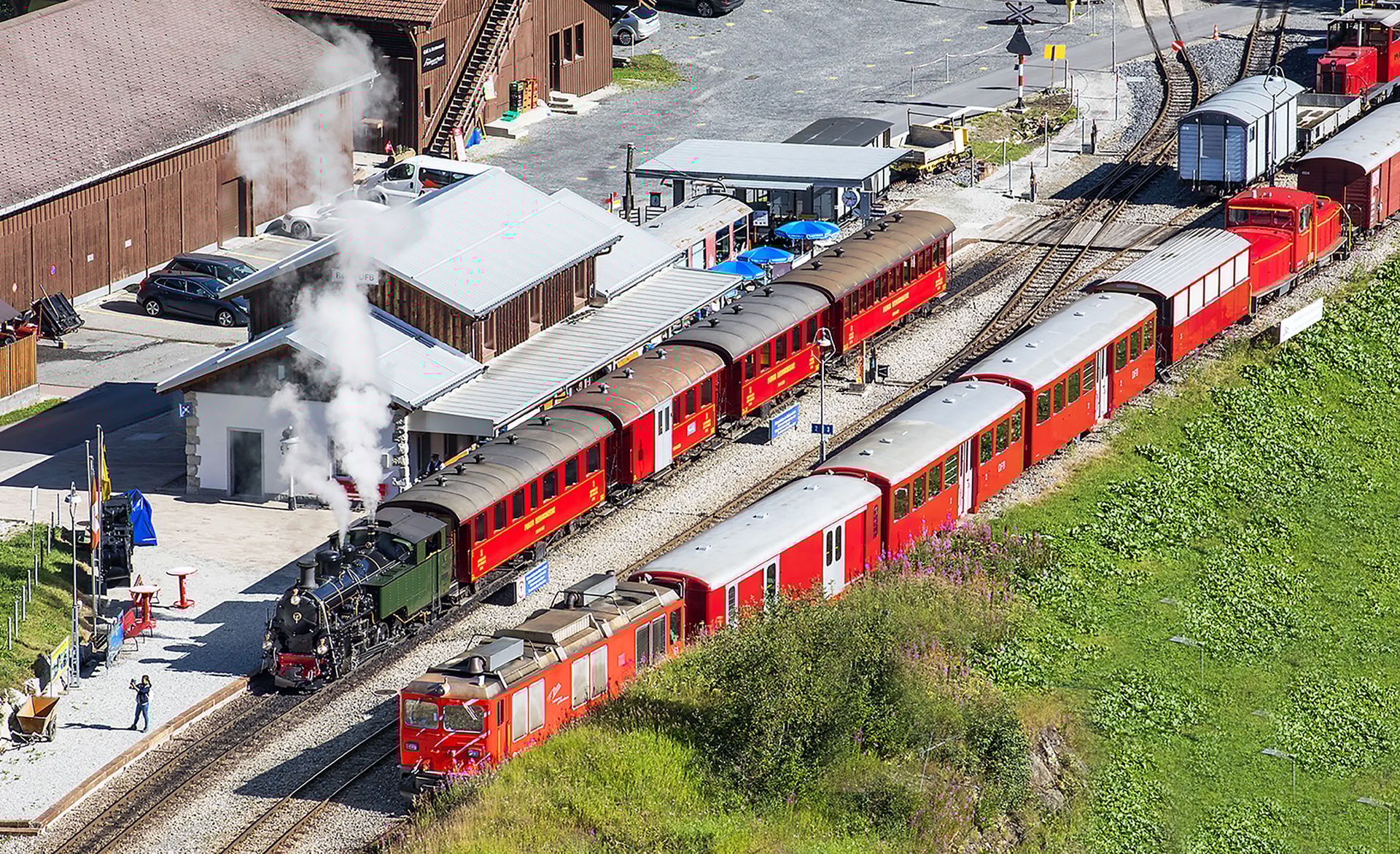 DFB Realp Lok 4 und Dieslzug