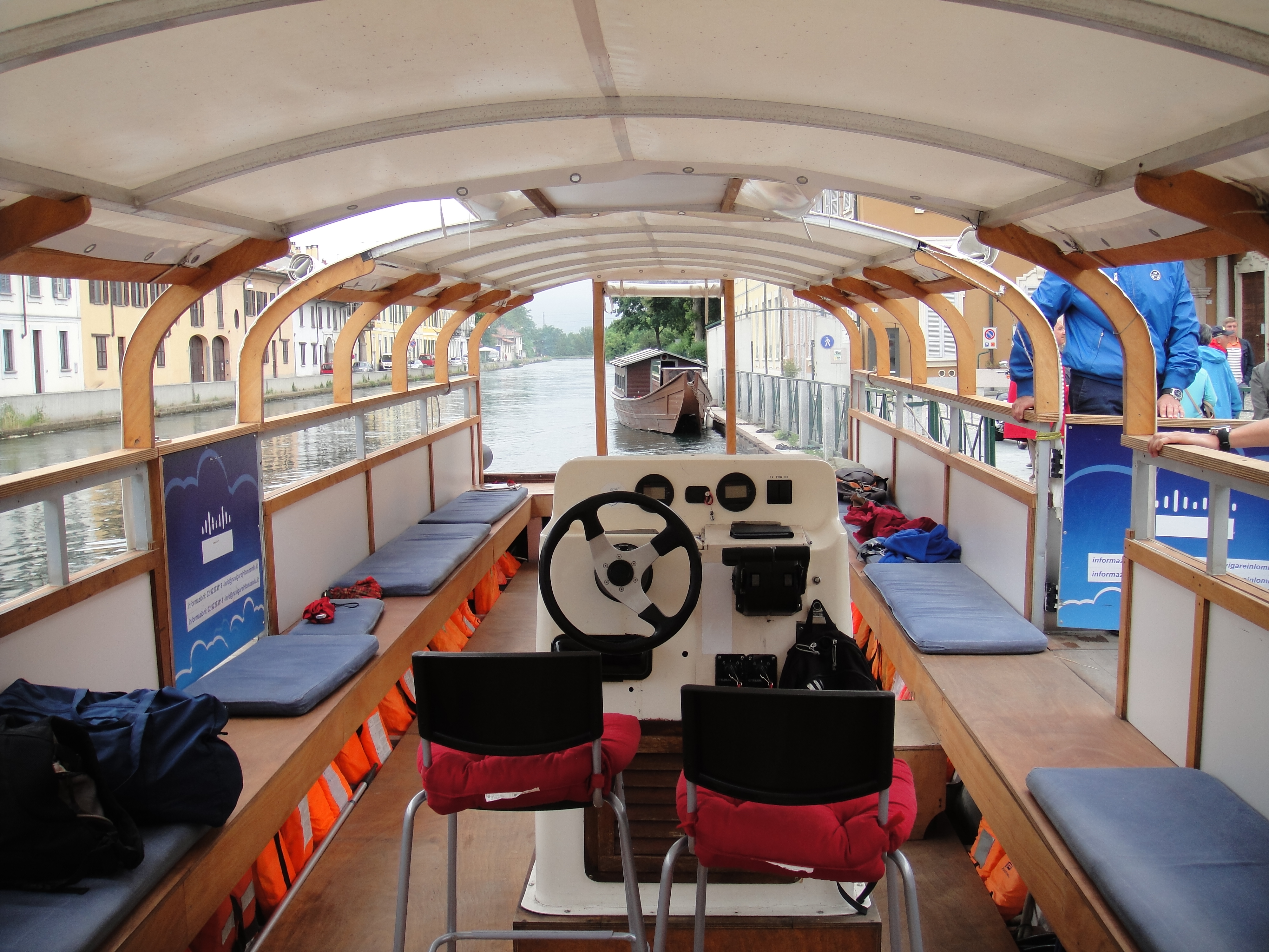 mys-Locarno-Mailand-Venedig auf Wasserwegen-Schiff auf dem Naviglio Grande