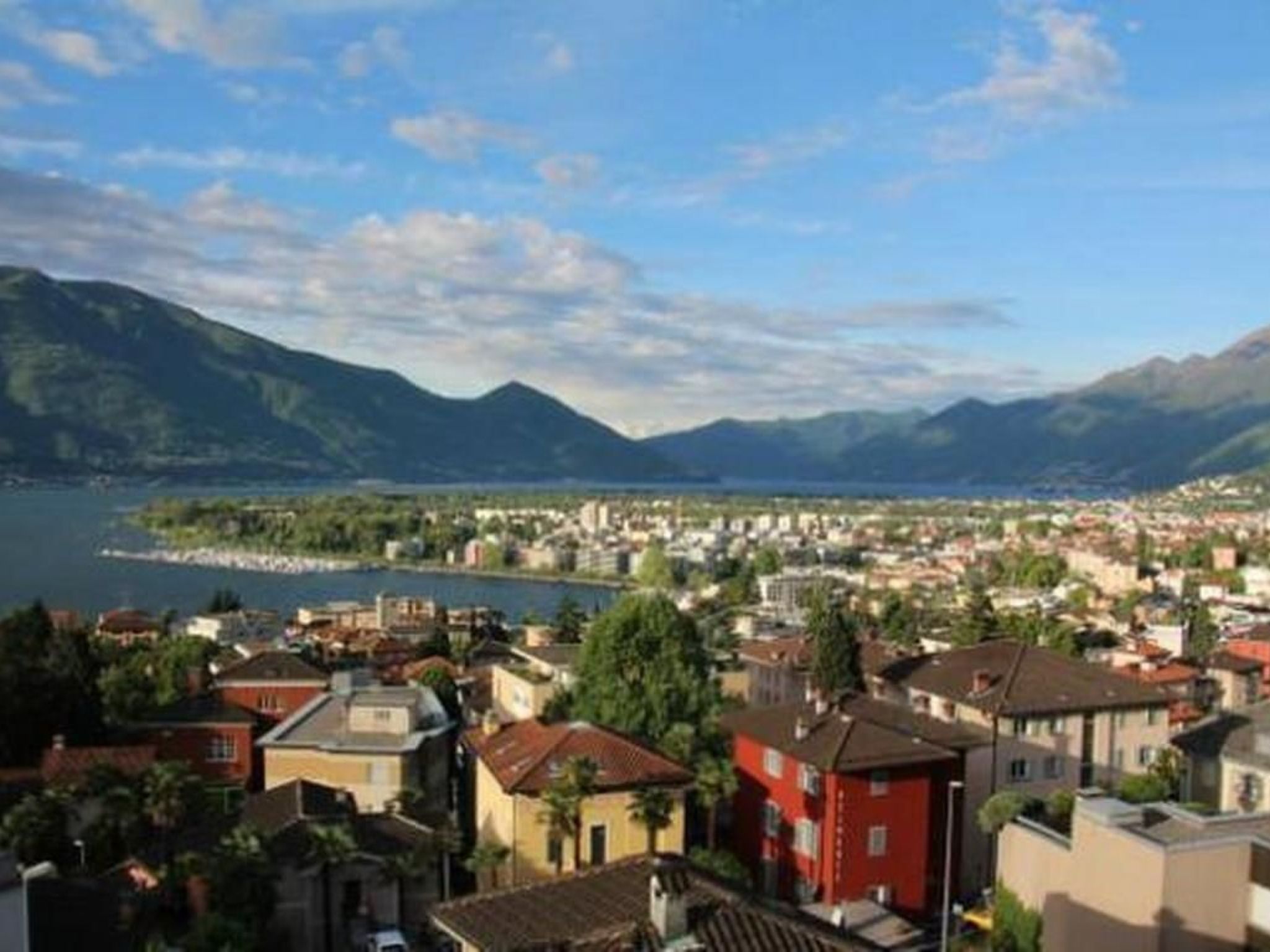 interhome-mit Panorama-Sicht und Schwimmbad