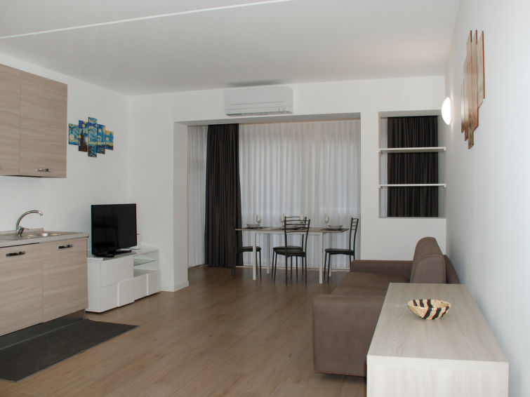 interhome-Charming Gardenview App. 105