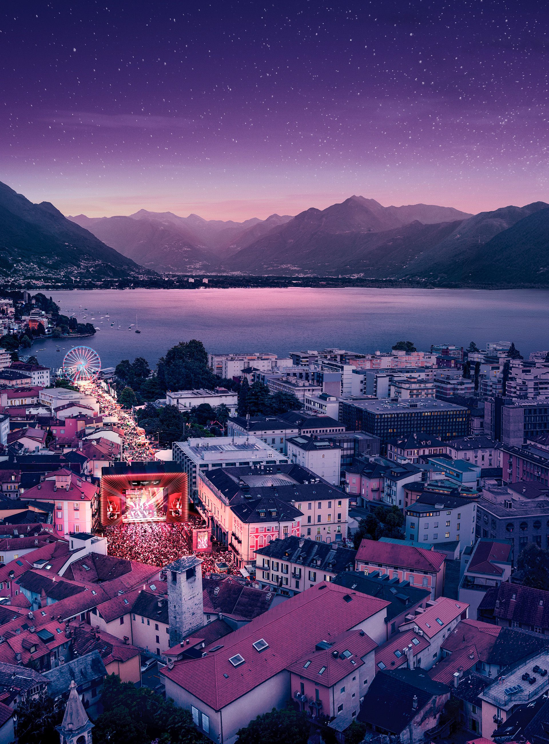 Sicht von oben auf das Gelände vom Moon&Stars Festival bei Nacht