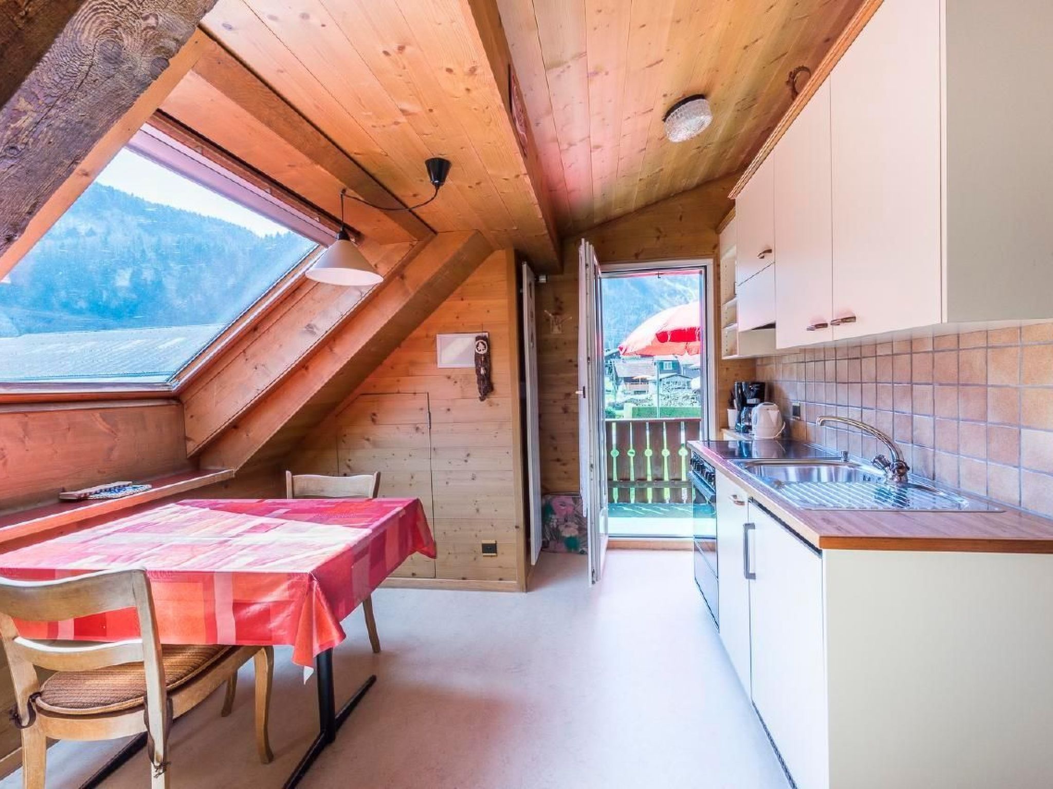 interhome-Sonnige Dachwohnung im schönen Lungern