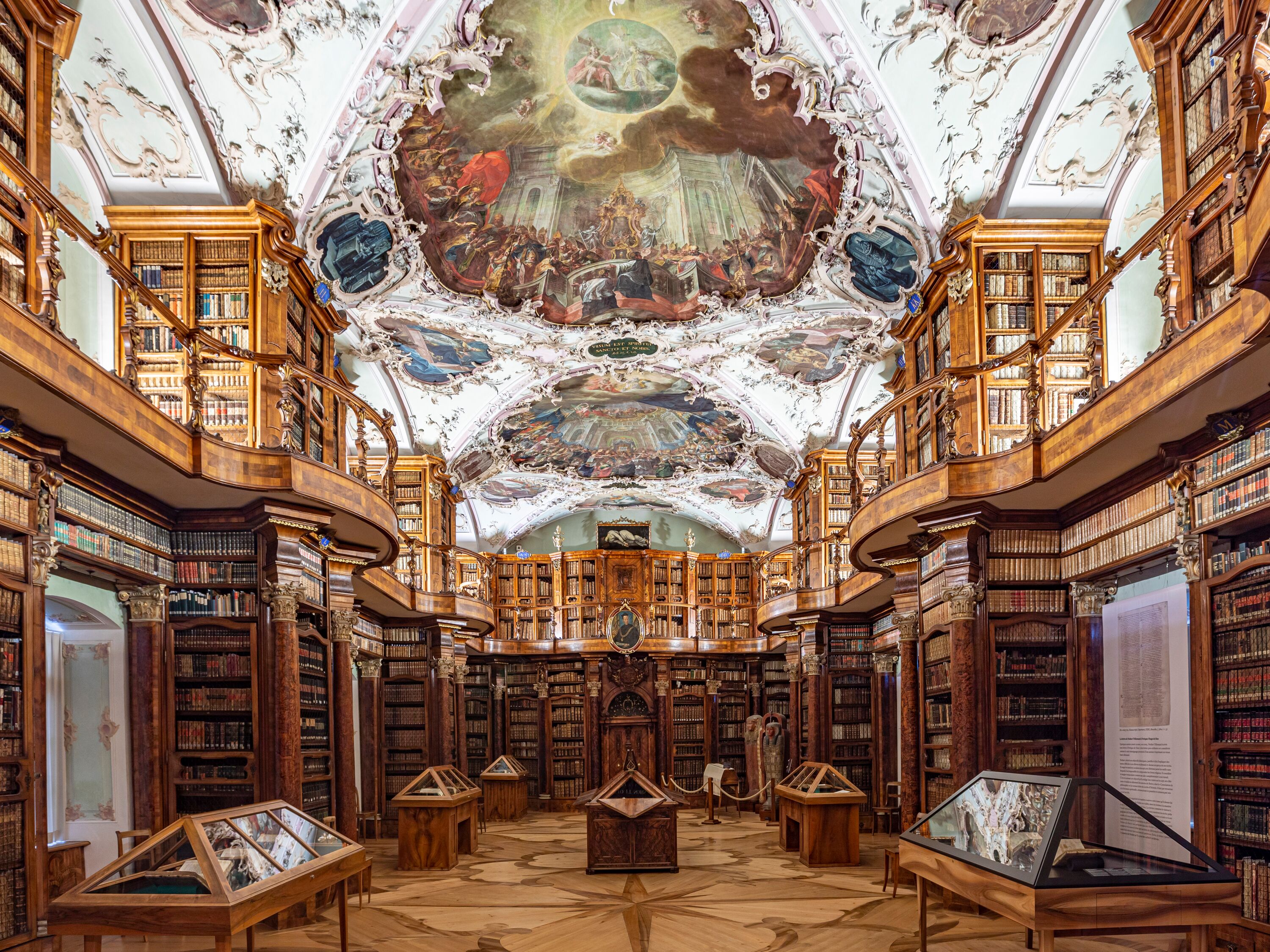 imposante Stiftsbibliothek St.Gallen von innen