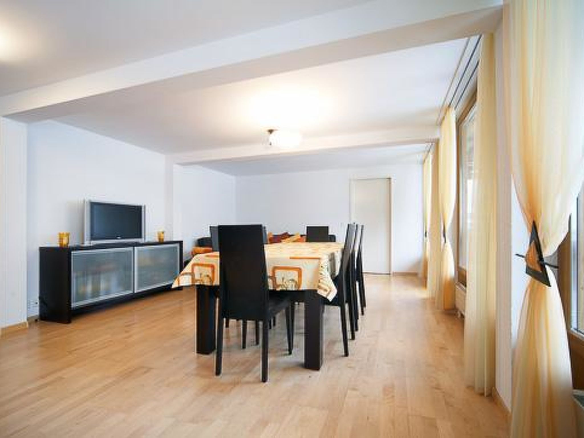 interhome-Luegisland Wohnung Salietti Appartement/Fewo, Dusche oder Bad, WC, 8-Bettwohnung