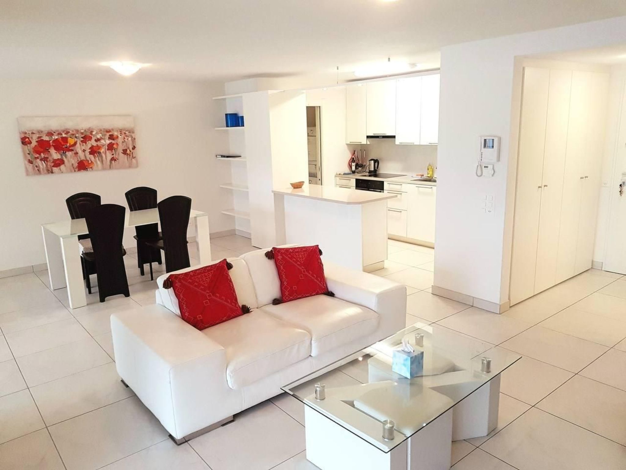 interhome-Modern Lake Suite Apt. 605