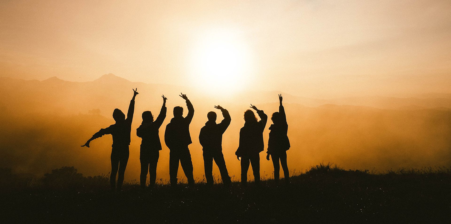 Gruppe beim Sonnenuntergang