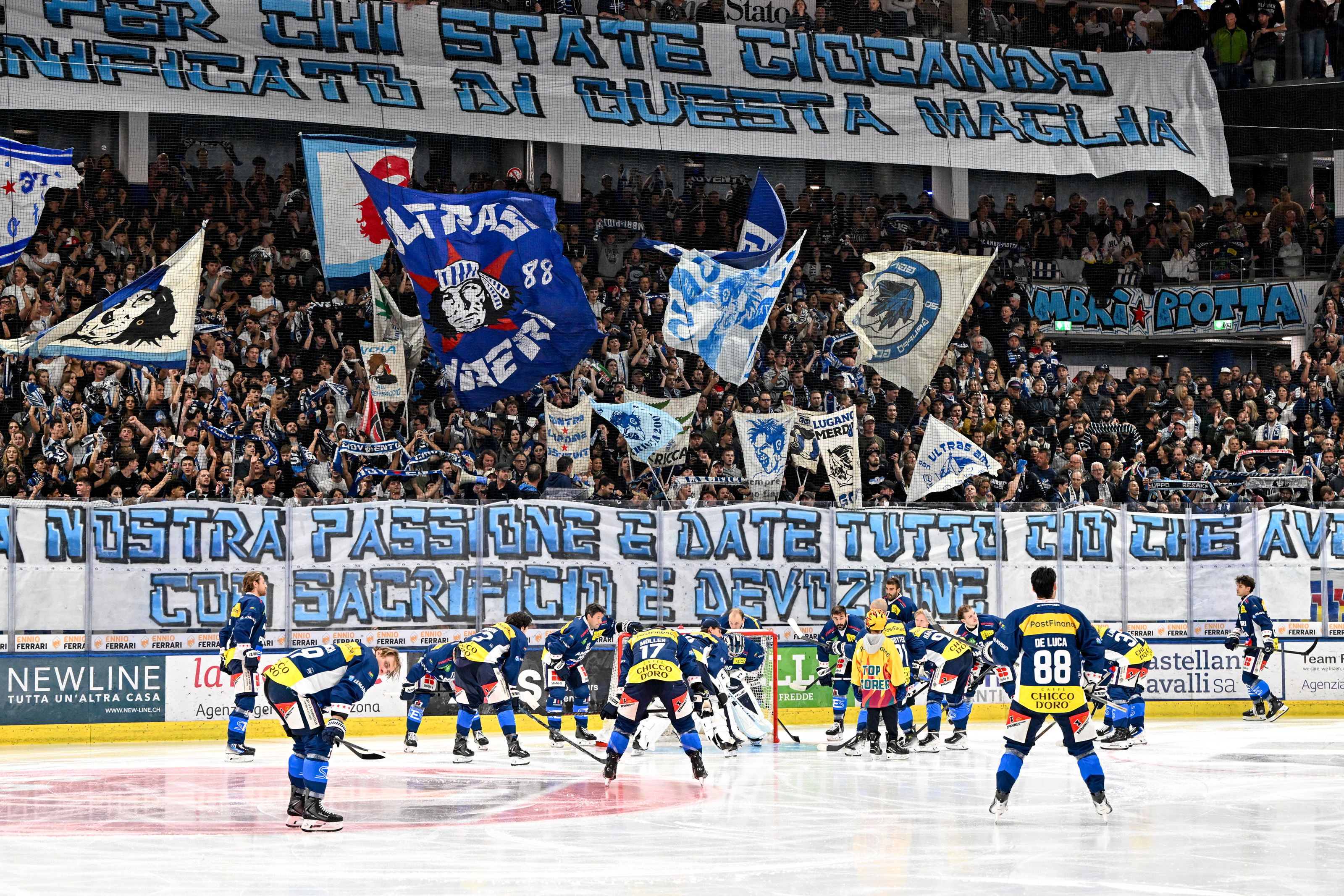 The Ambrì Piotta Hockey Club team at the Gottardo Arena