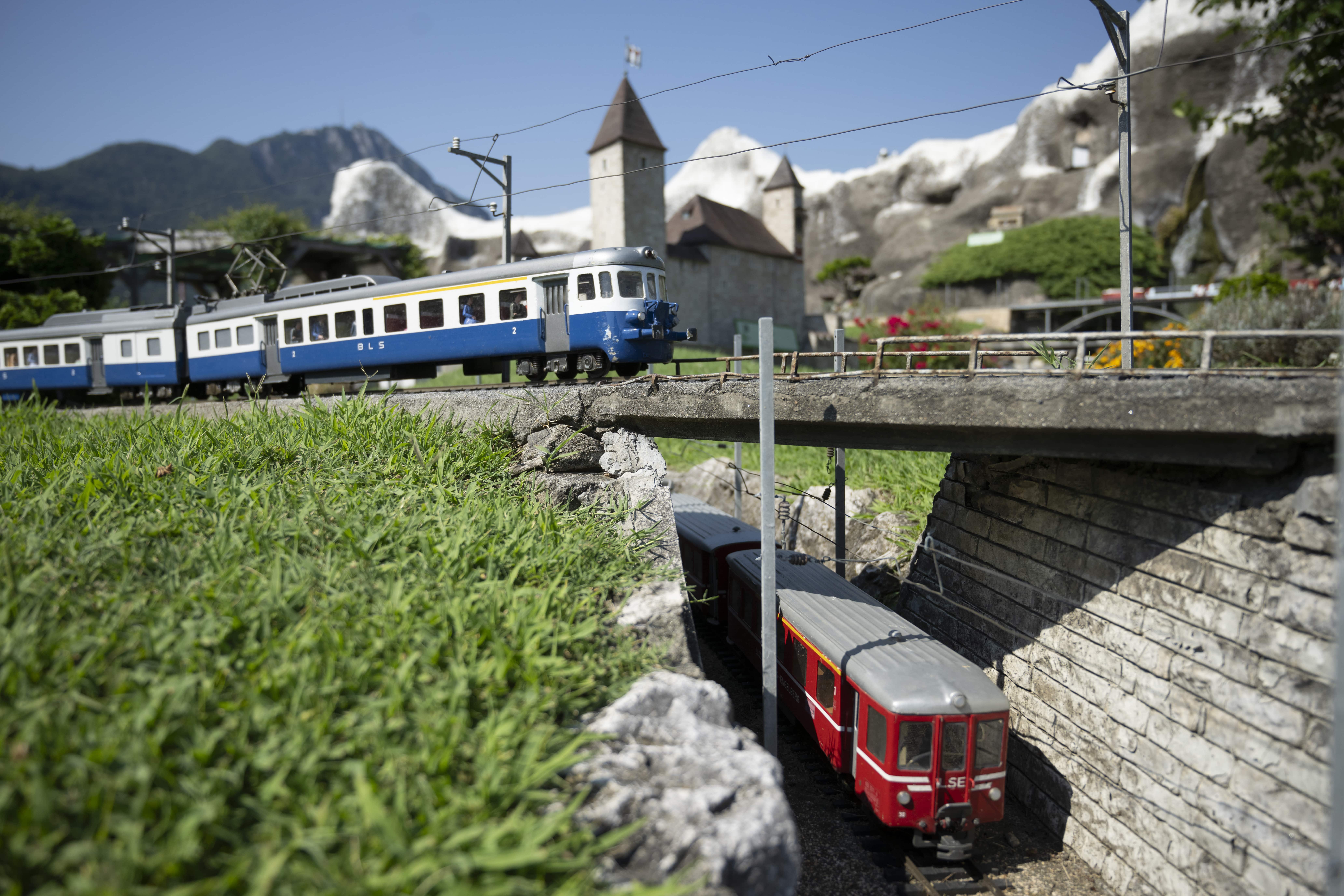 mys-Swissminiatur - Entrée journalière-Trains qui voyagent à travers le parc