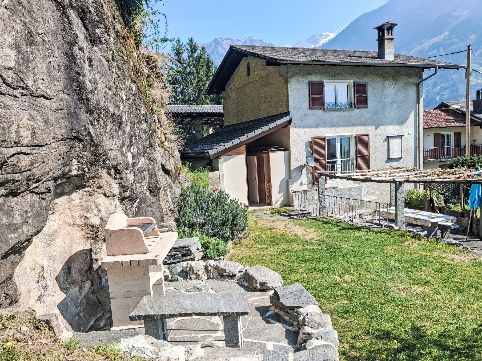 interhome-'Cà da Rör' mit Bergblick
