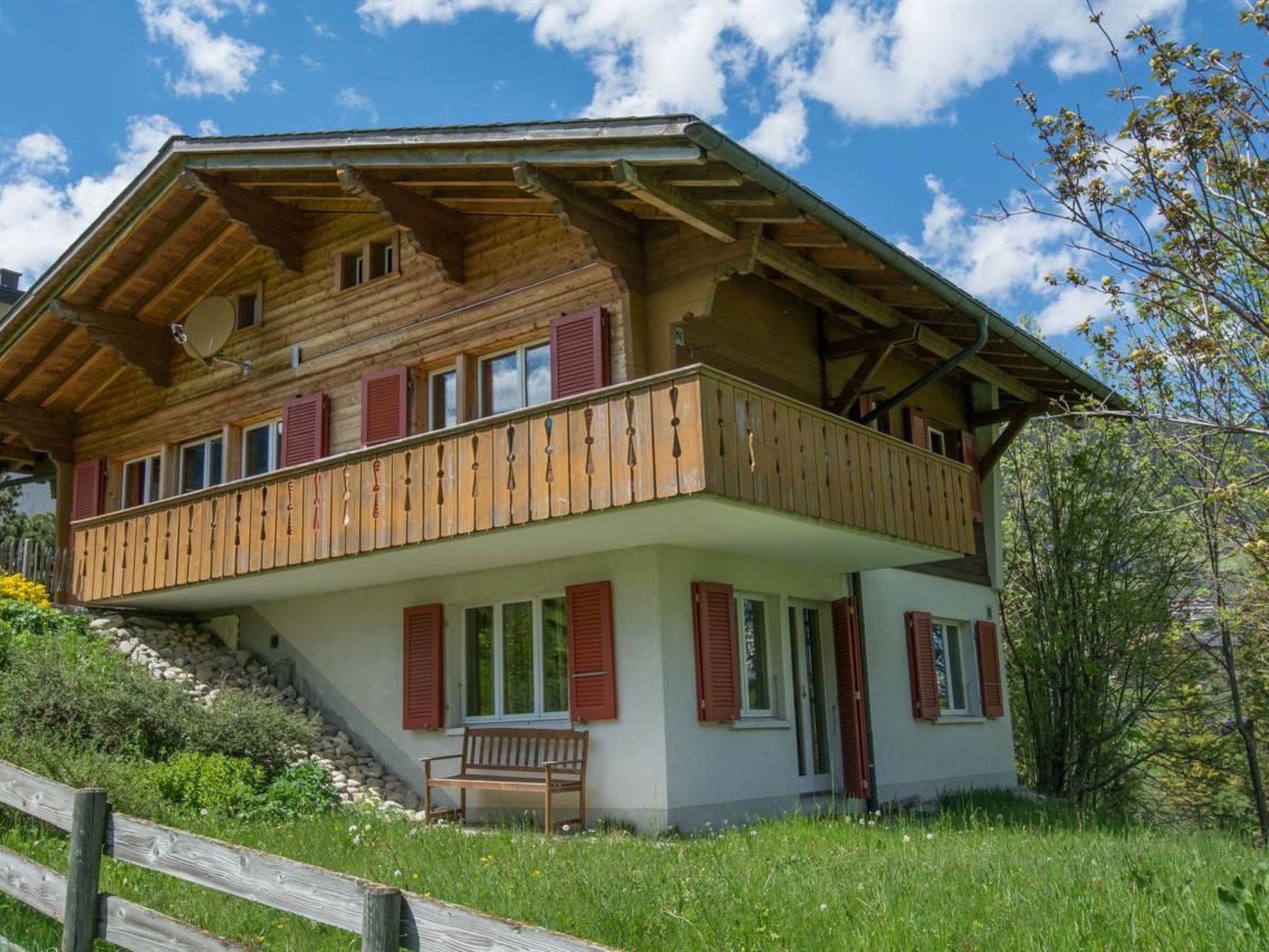 interhome-Chalet Falki Appartement/Fewo, Bad, WC, 3 Schlafräume 3.5-Zimmerwohnung + Studio
