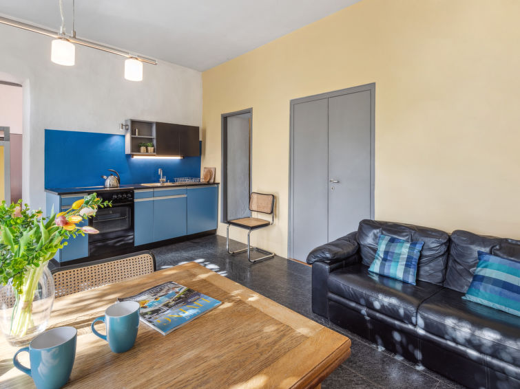 interhome-Egner- Apt.Steintisch