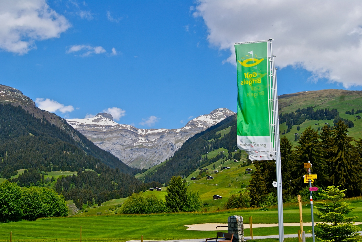 Brigels - Rundblick in die Bergwelt