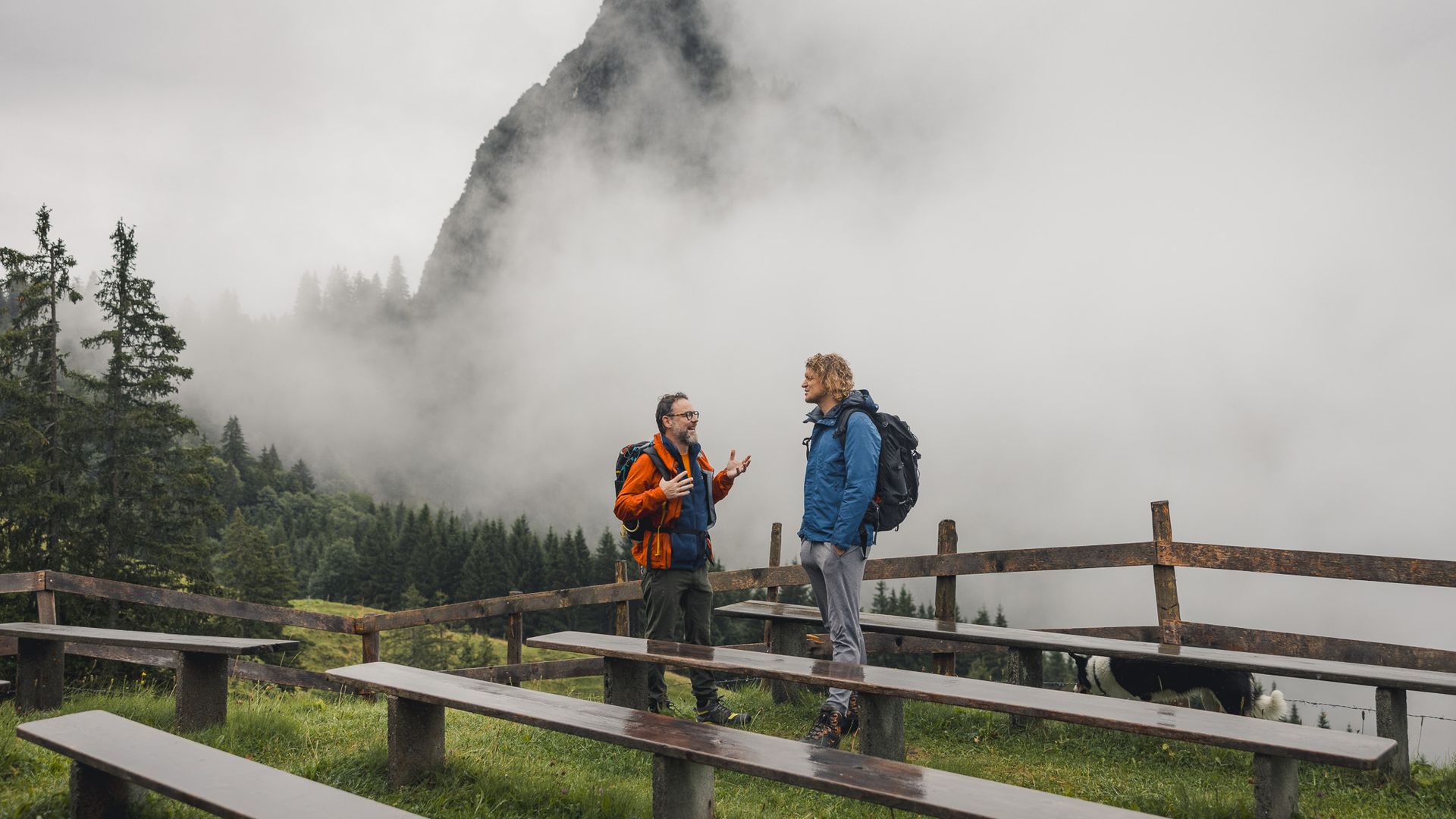 Dabu Hike Podcast - SOB Zwei Männer auf einer Wanderung vor dem Mythen