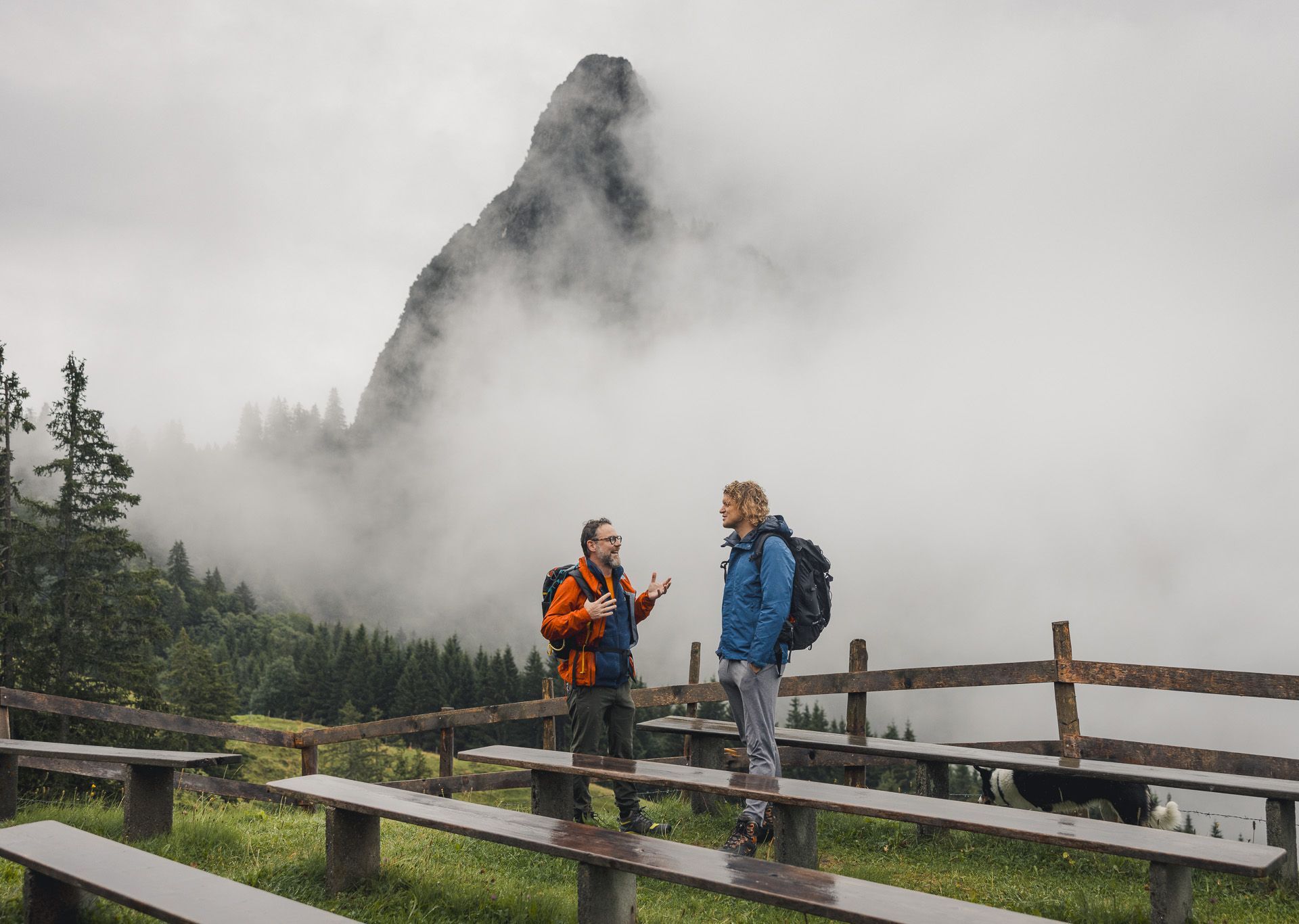 Dabu Hike Podcast - SOB Zwei Männer auf einer Wanderung vor dem Mythen
