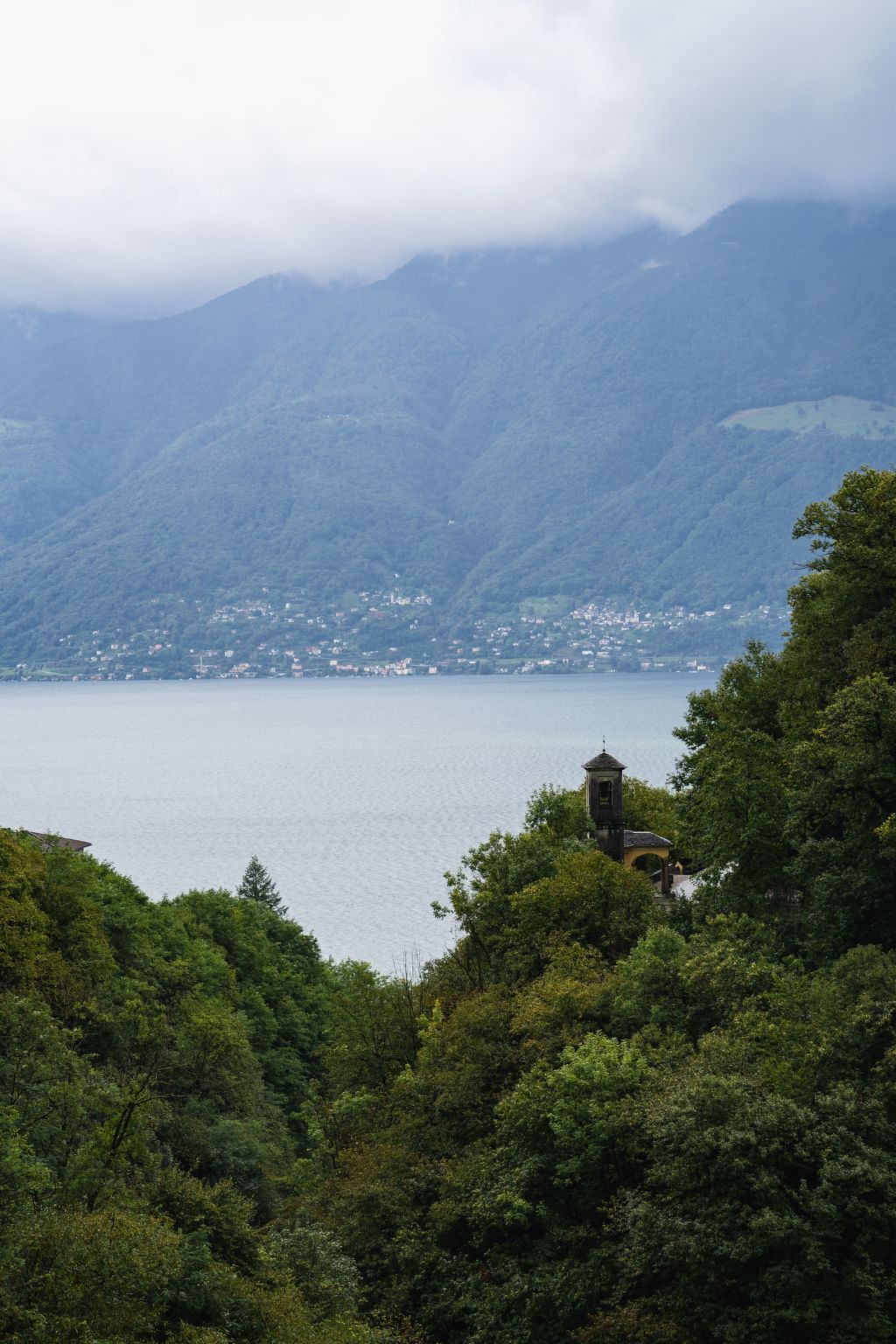 interhome-"Palazzo Branca" mit Blick auf den See.