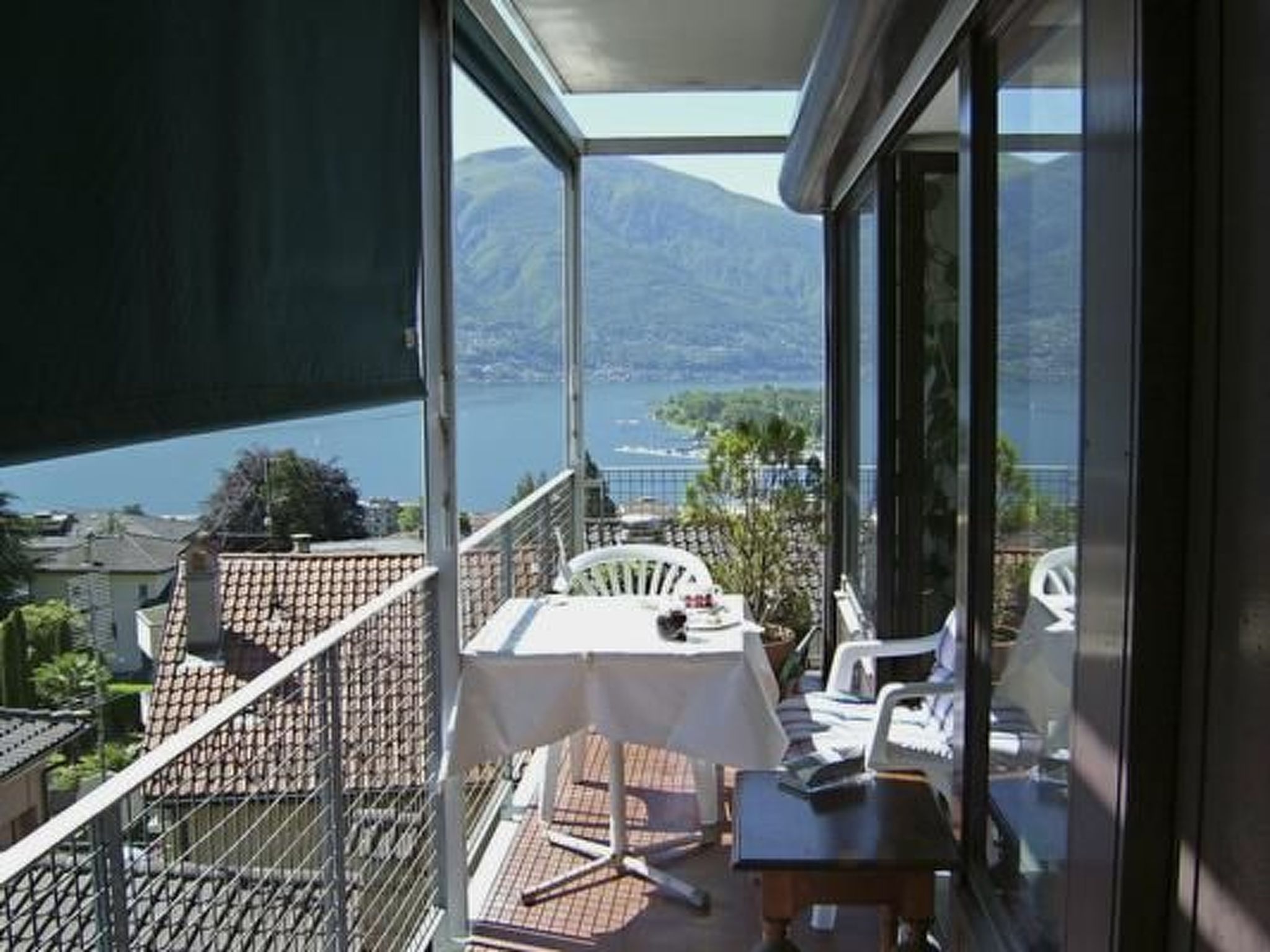 interhome-Freie Sicht auf See und Berge