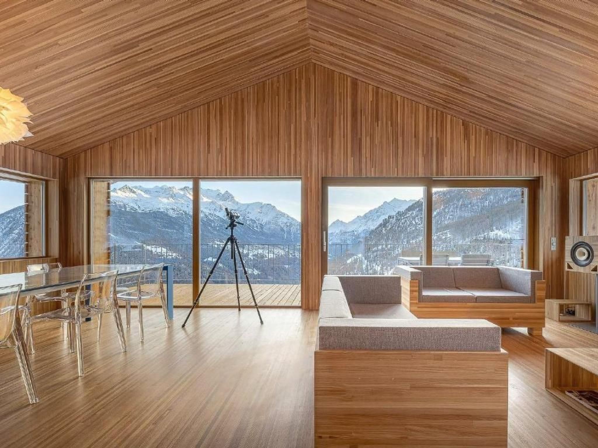 interhome-Chalet mit Blick auf die Berge