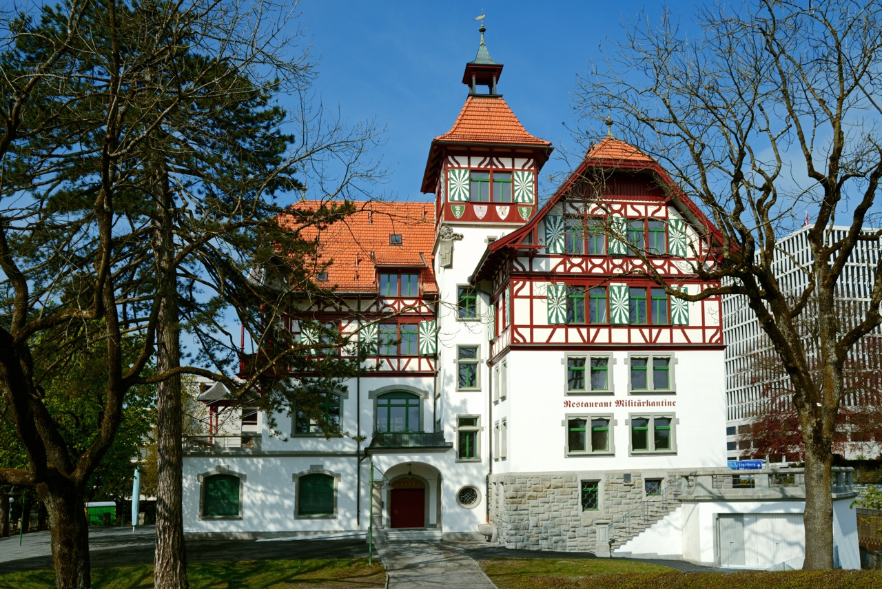 tomas-Hotel Militärkantine - Die Ostfassade der Militärkantine