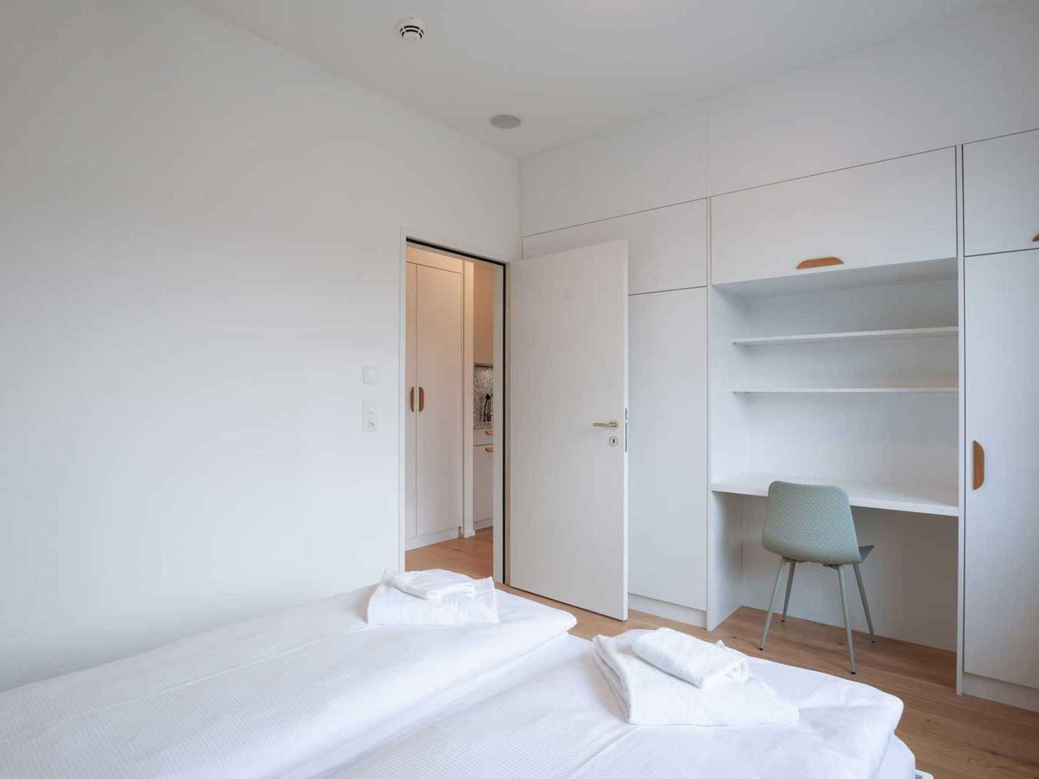 interhome-ZH Yellow 4- Letzigrund HITrental Apartment