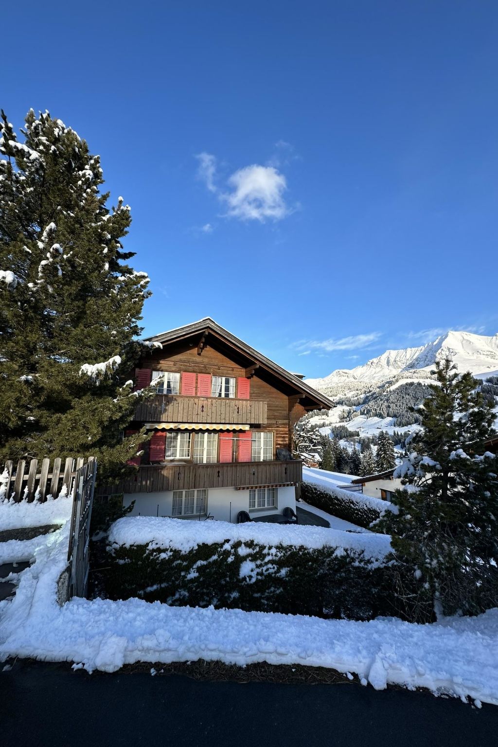 interhome-Chalet Sunneschy DG Appartement/Fewo, Dusche und Bad, WC, 2 Schlafräume