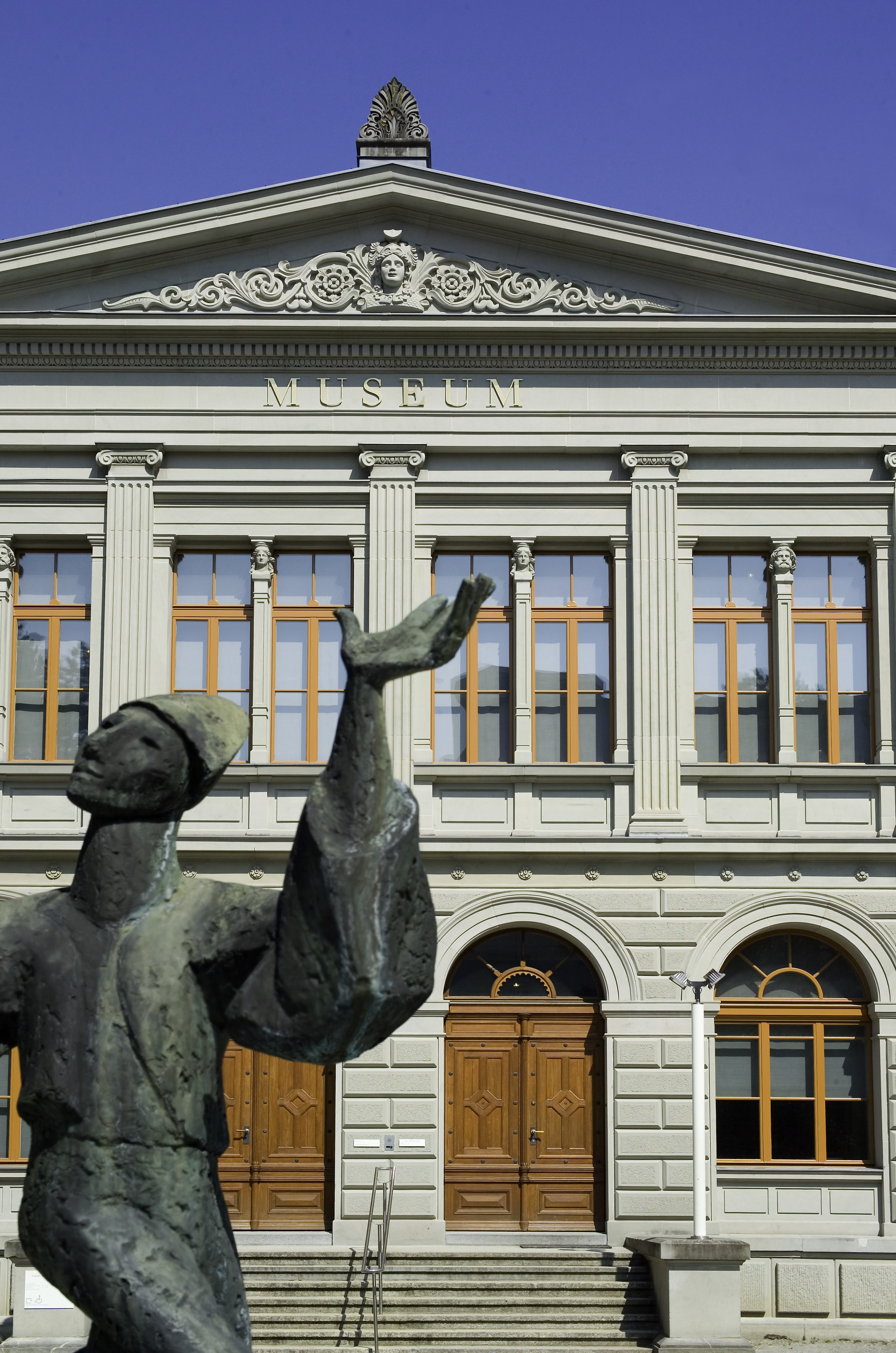 Der Gauklerbrunnen von Max Oertli vor dem Kunstmuseum St.Gallen