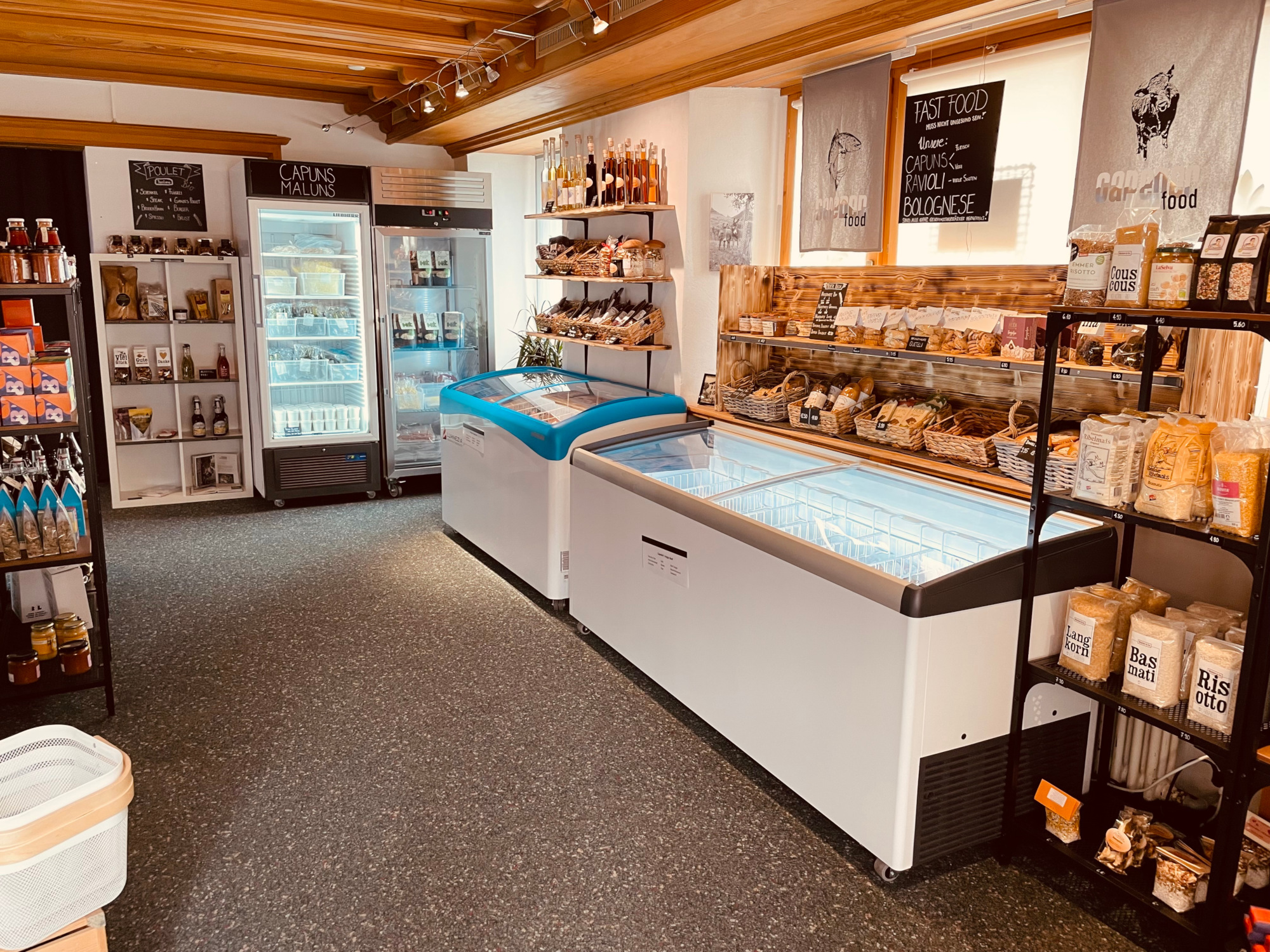 Alpenfischzucht Lumare /  capeder food Hofladen, Cumbel