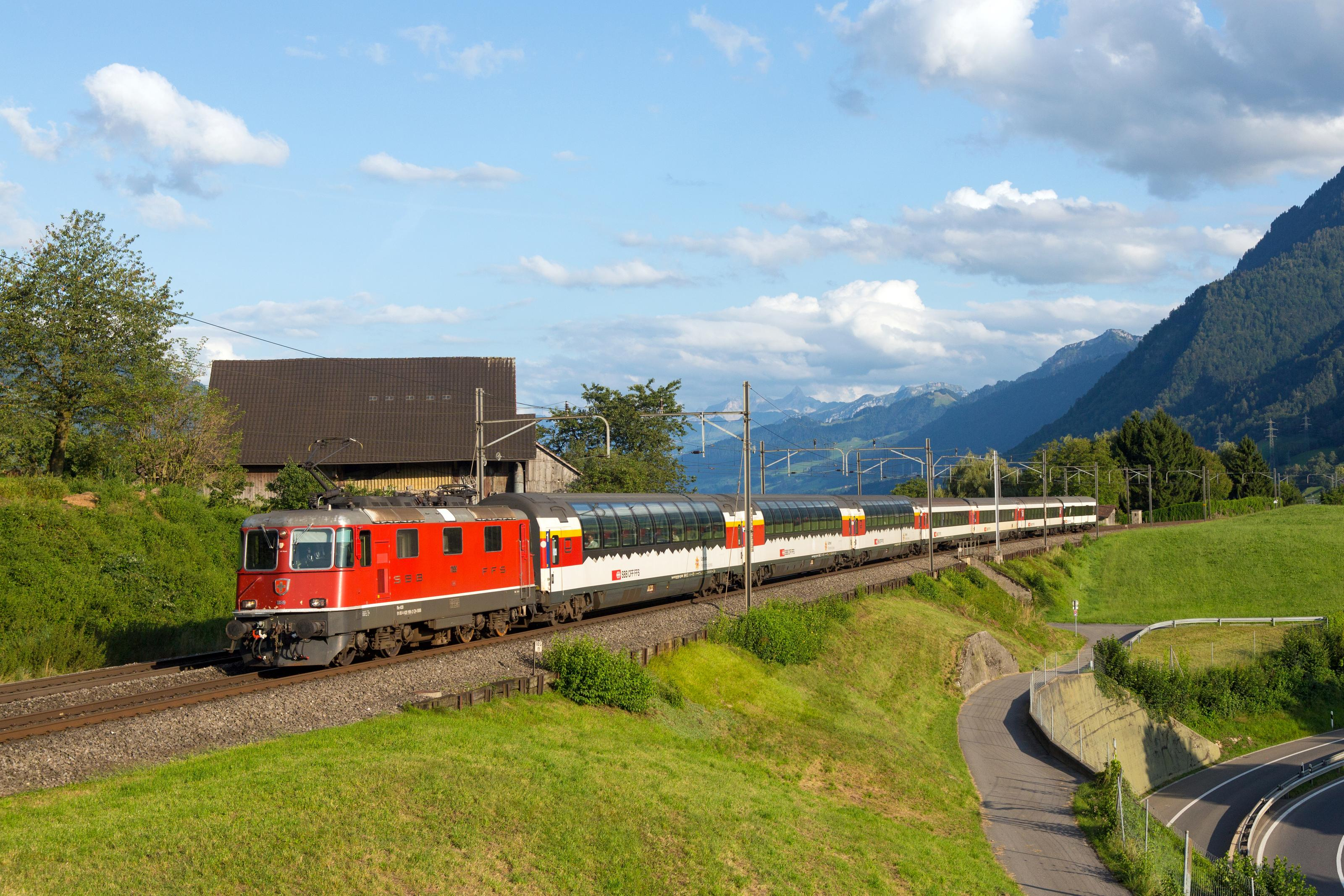 mys-Viaggio nella cabina di guida Gotthard Panorama Express Arth-Goldau - Lugano-Gotthard Panorama Express bei Immensee